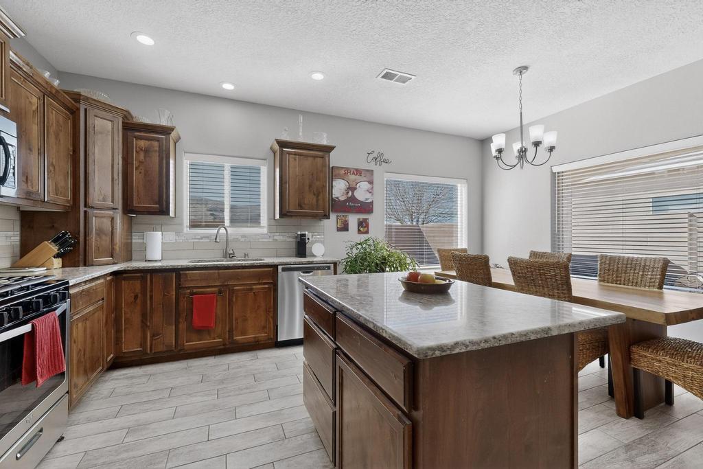 860 Firewheel Loop SW