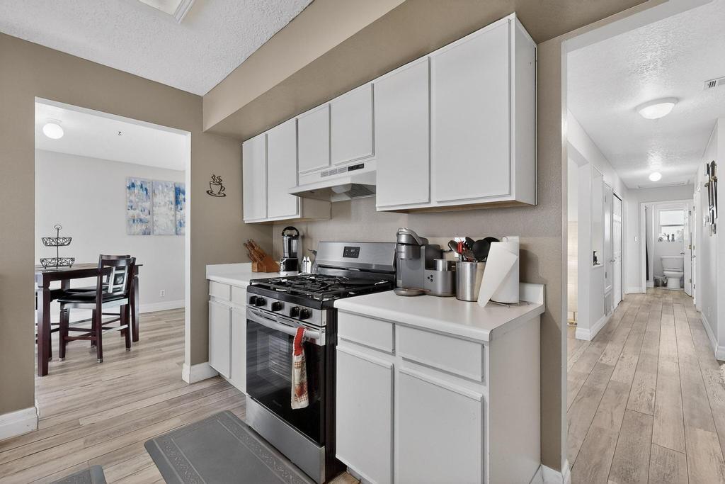 4049 Montreal Loop NE