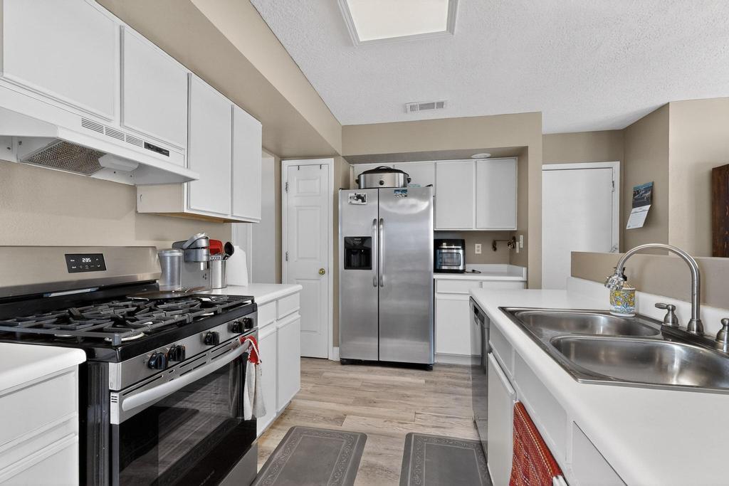 4049 Montreal Loop NE