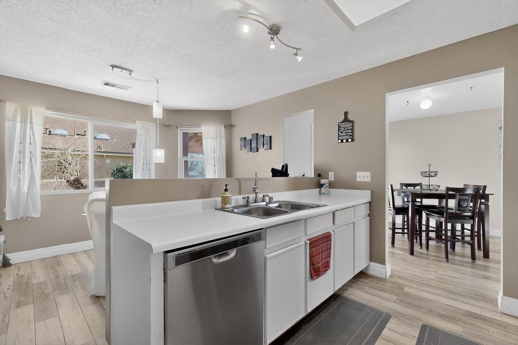 4049 Montreal Loop NE