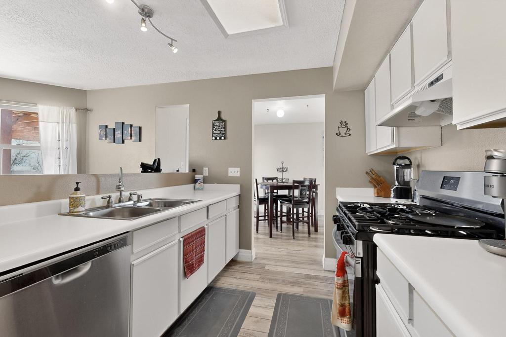 4049 Montreal Loop NE