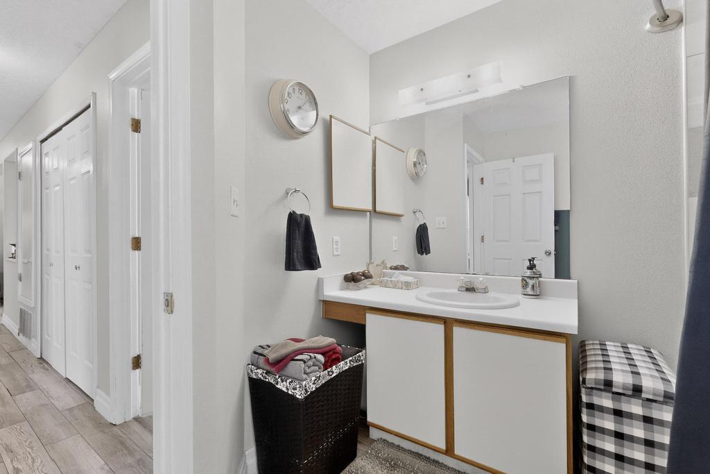 4049 Montreal Loop NE