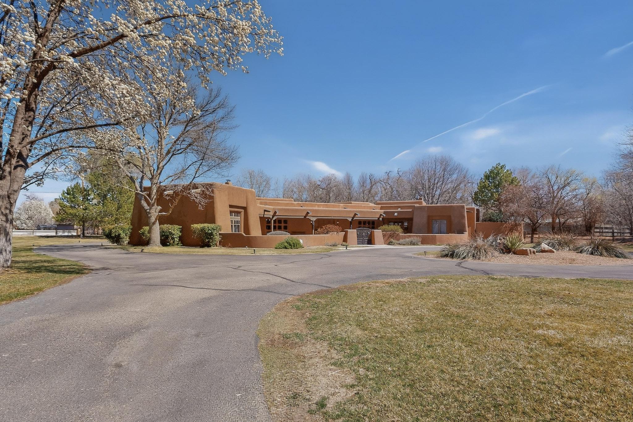 1125 Lanes End NW