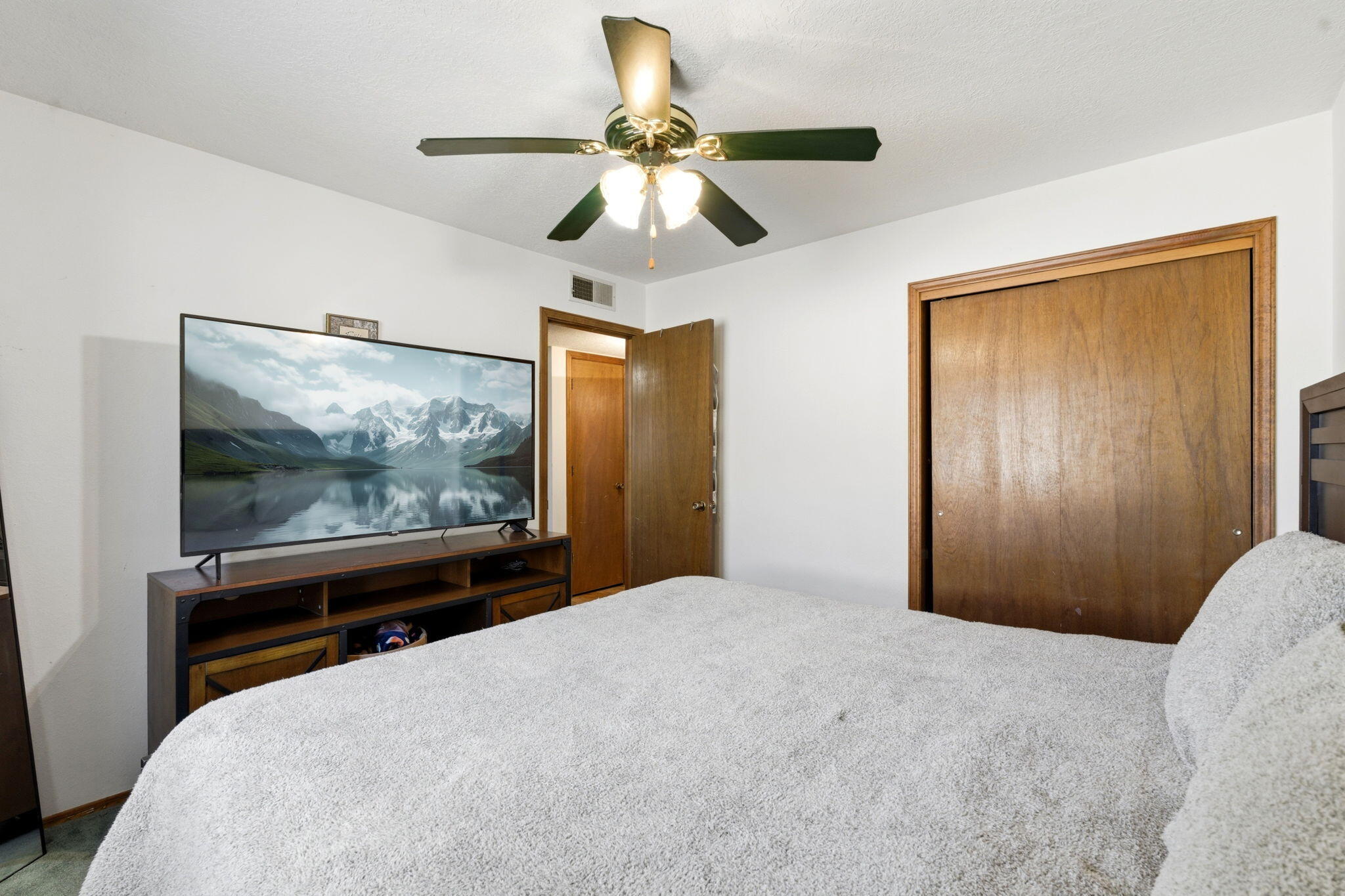 10012 Clearwater Court NW