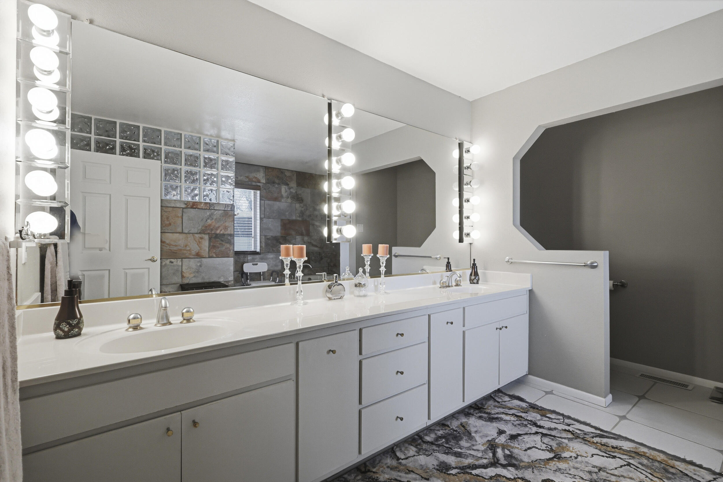 2007 Embarcadero Court