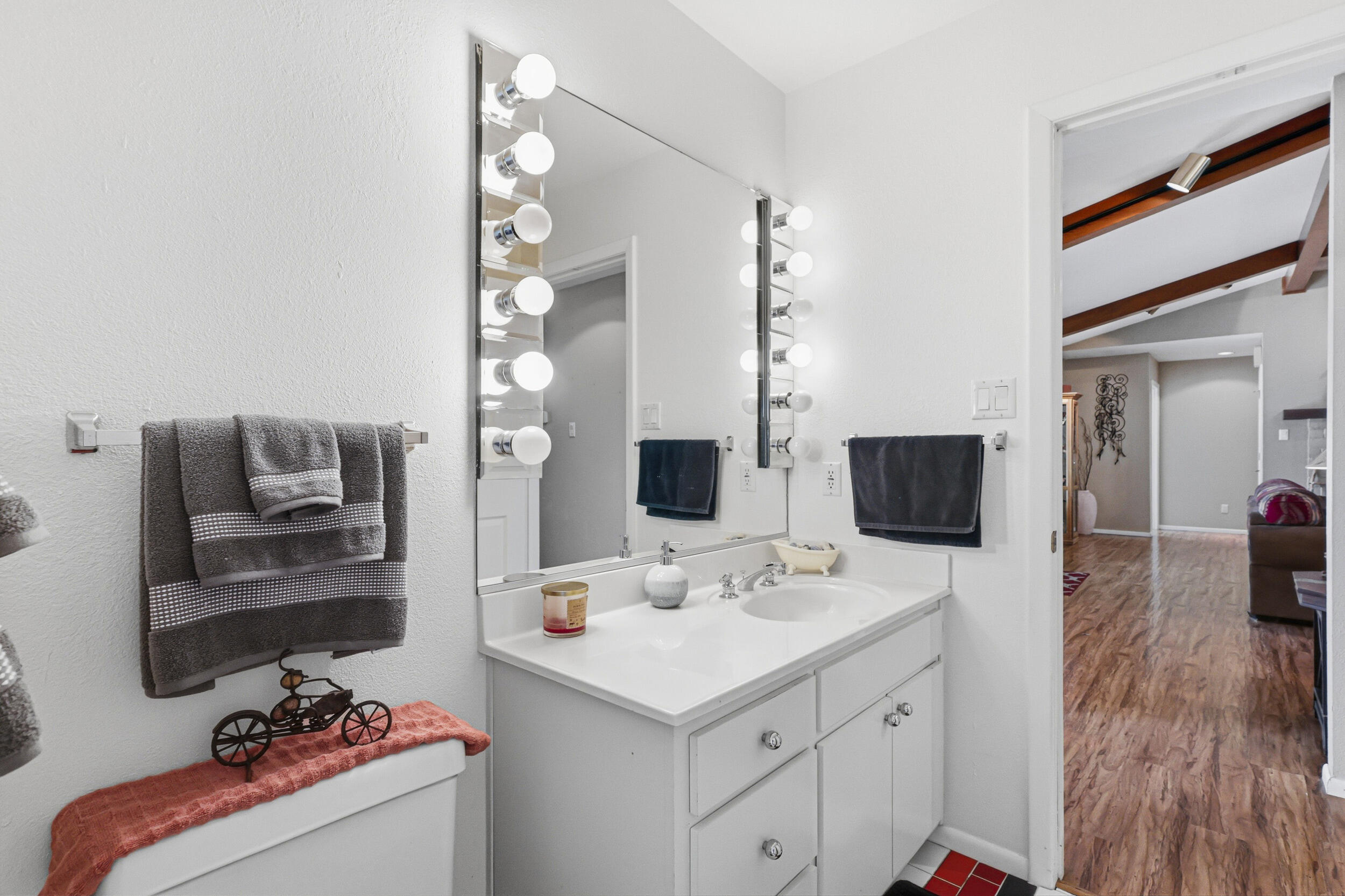 2007 Embarcadero Court