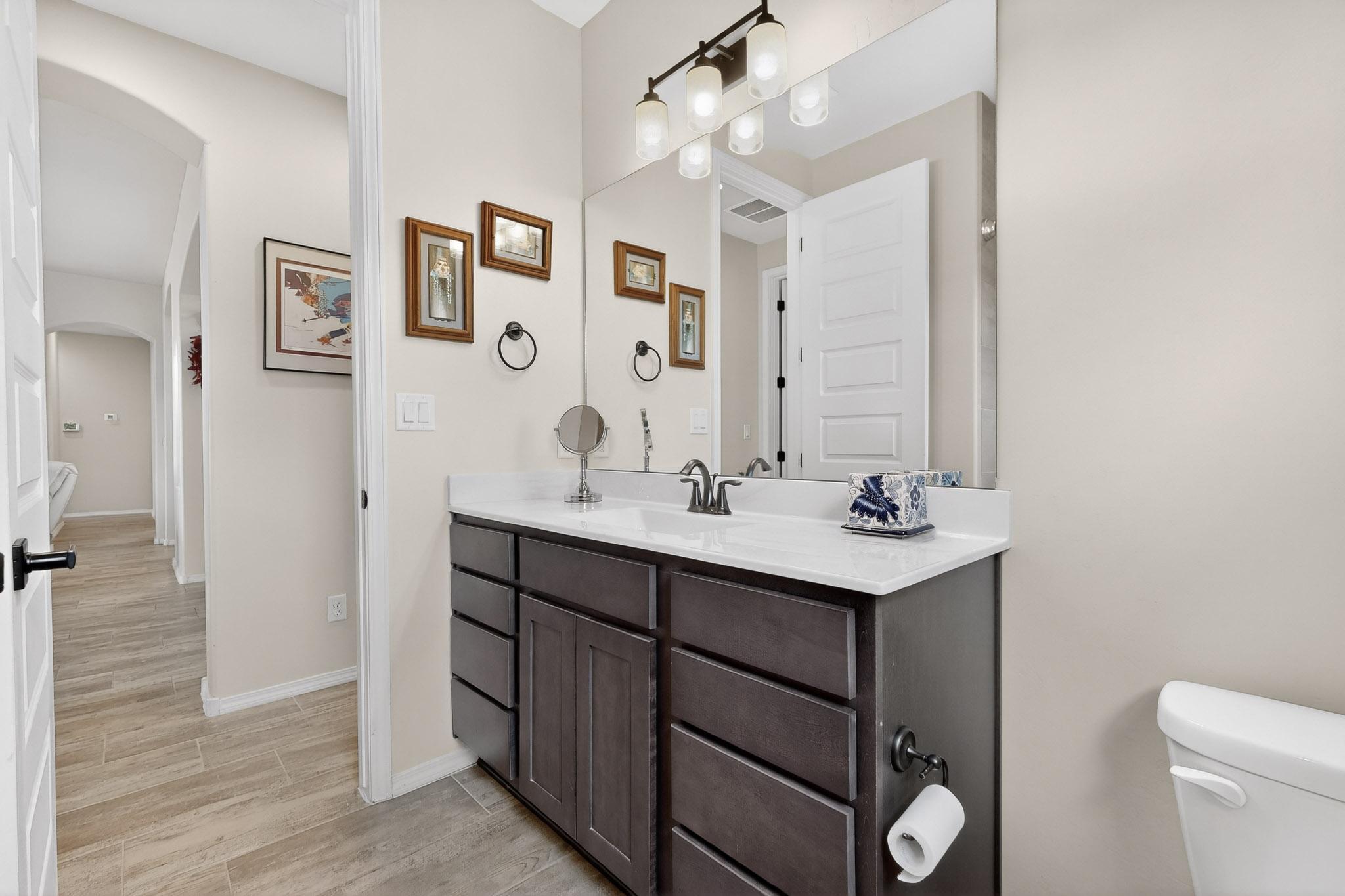 5572 Barranca Overlook Court NE