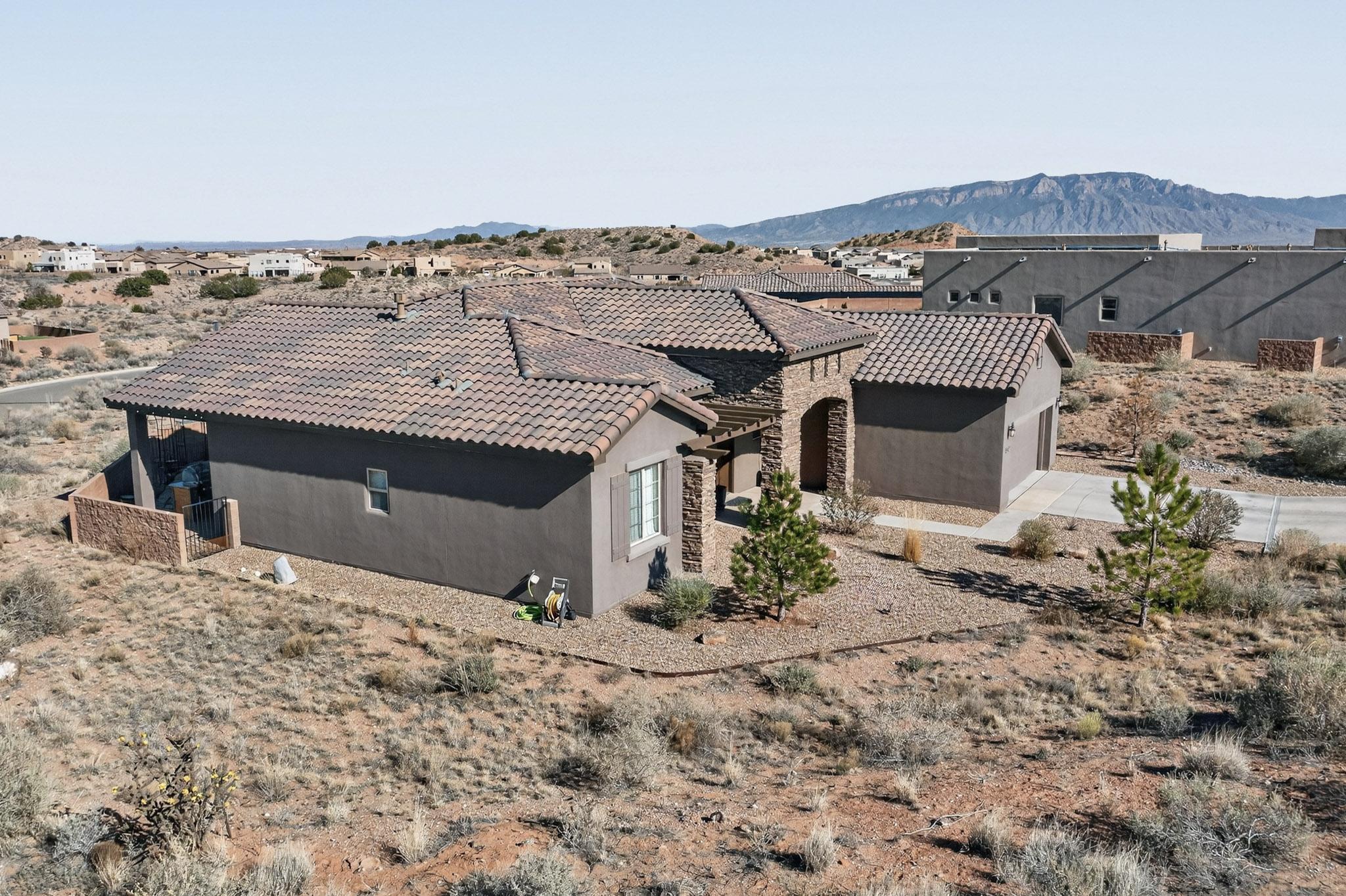 5572 Barranca Overlook Court NE