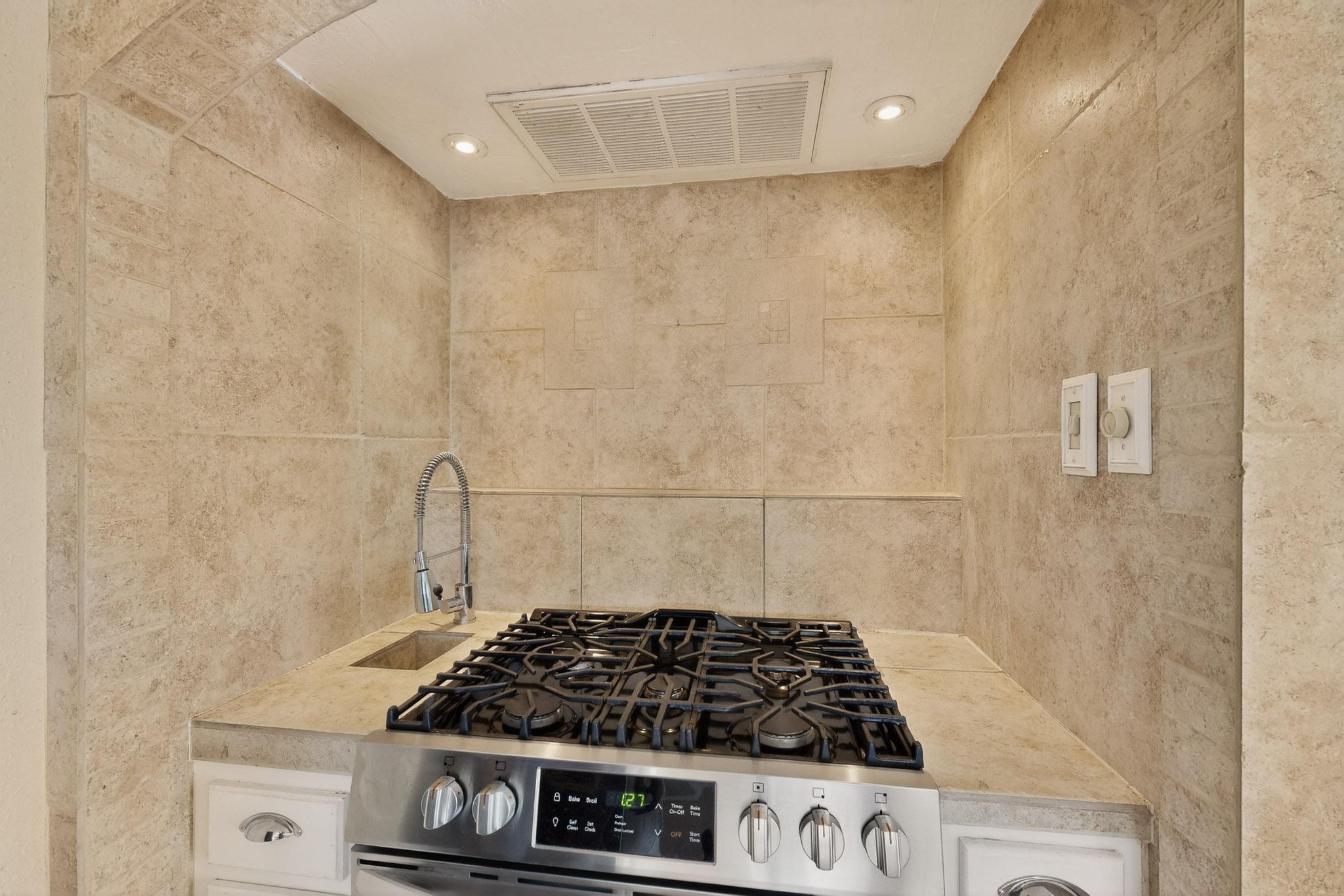 348 Cutler Avenue NE