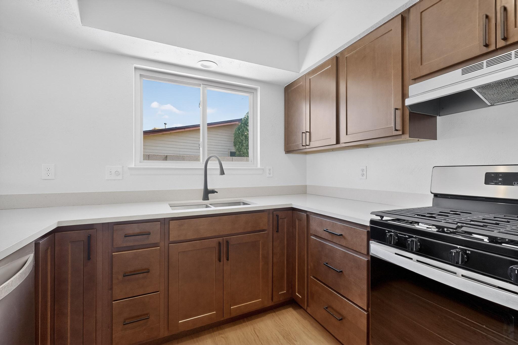 5005 Goldenthread Drive NE