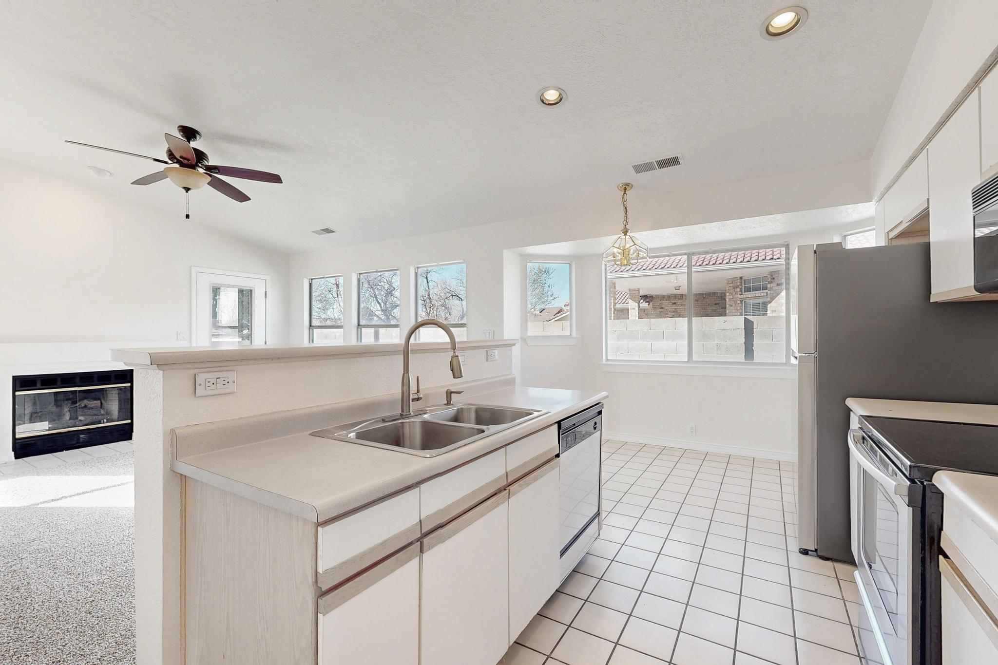 811 Bryce Canyon Street SE