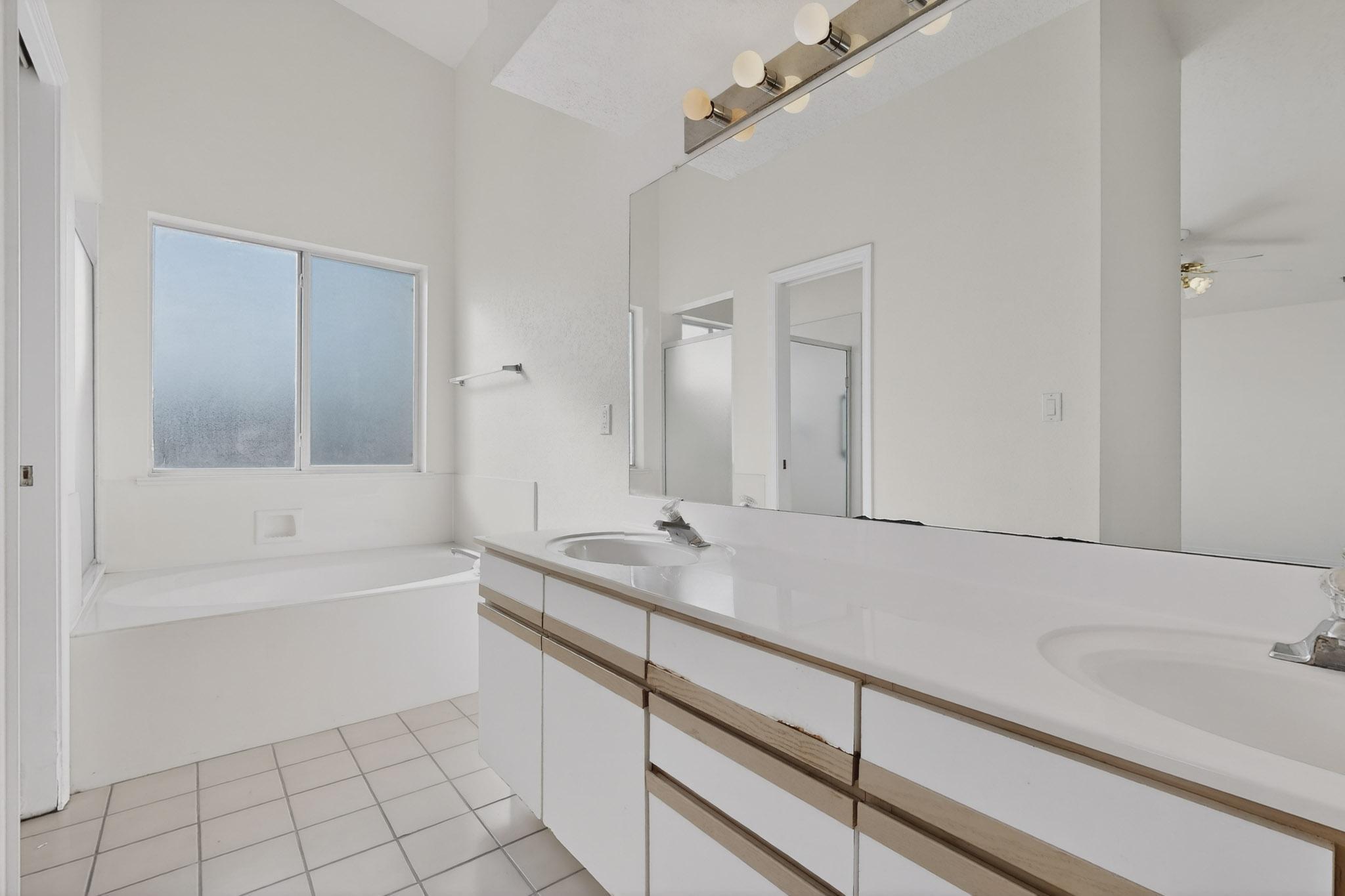 811 Bryce Canyon Street SE