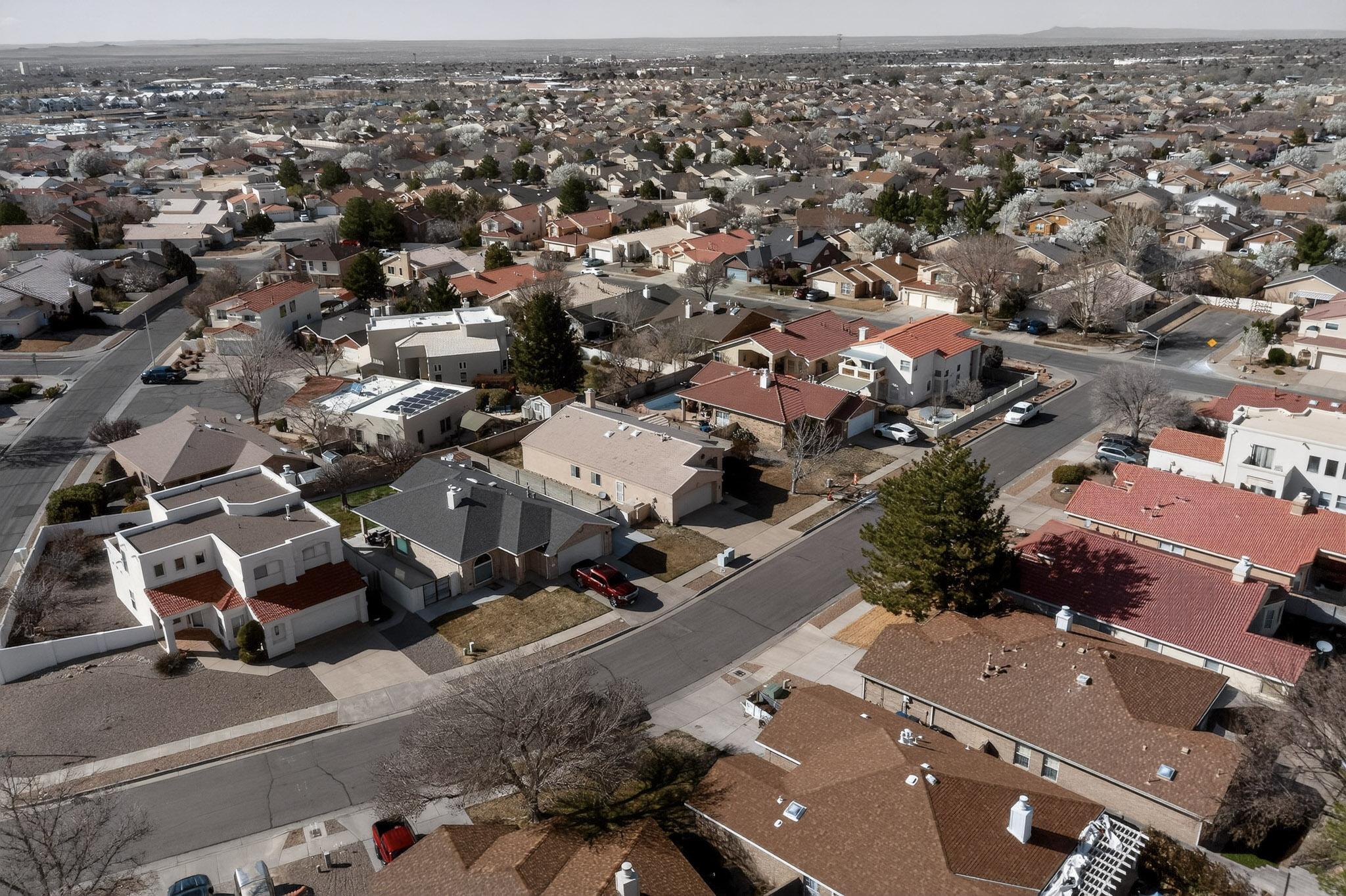 811 Bryce Canyon Street SE