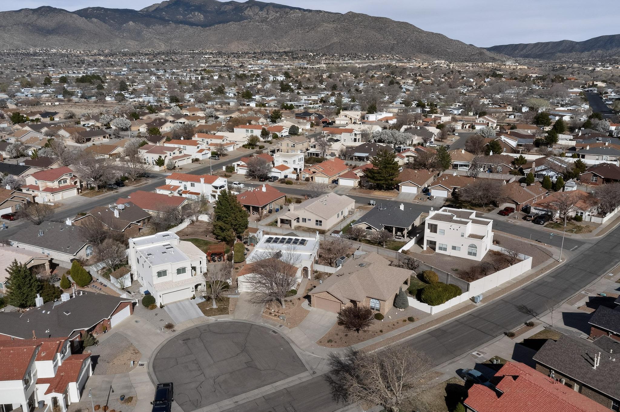 811 Bryce Canyon Street SE