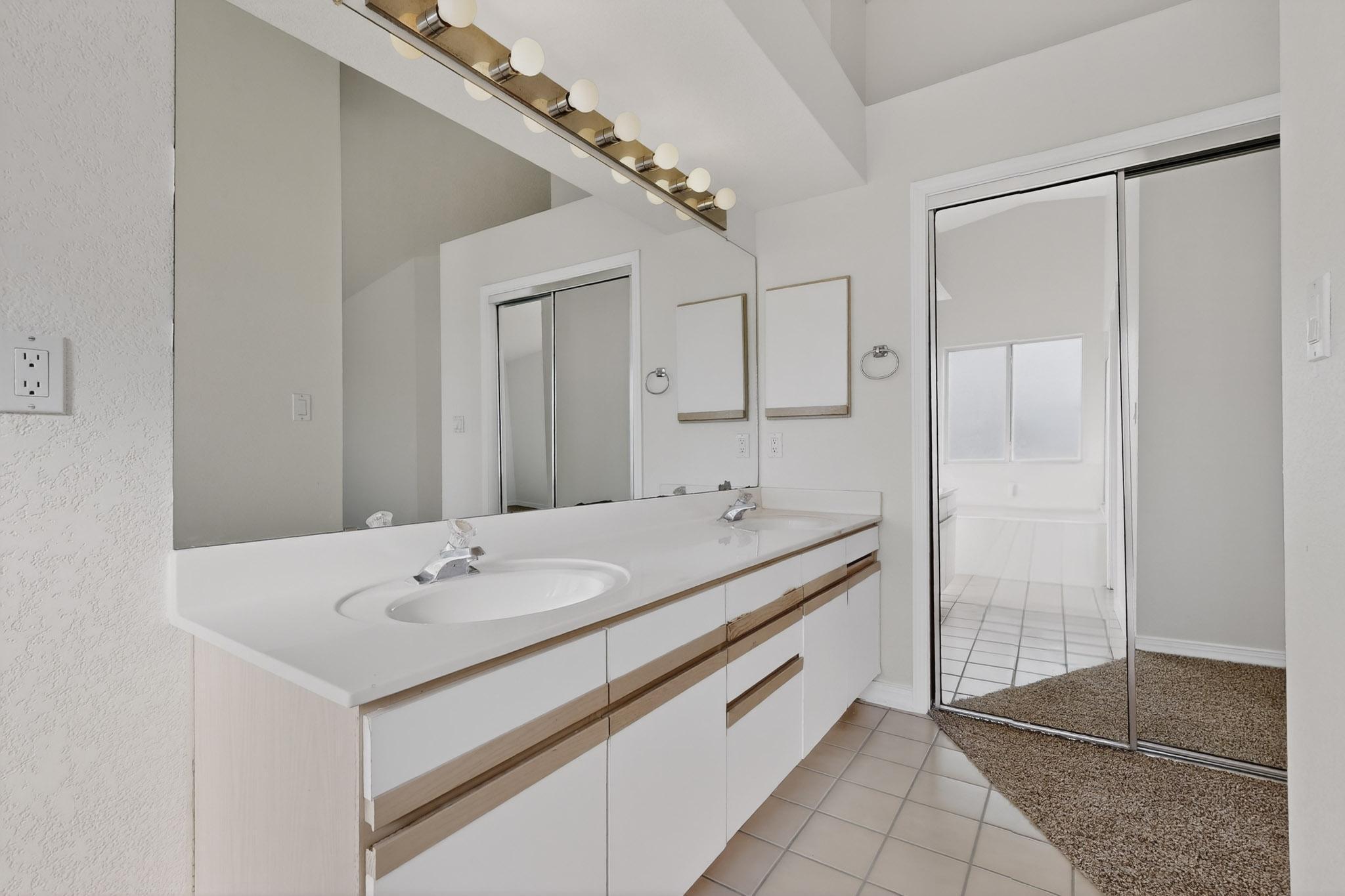 811 Bryce Canyon Street SE