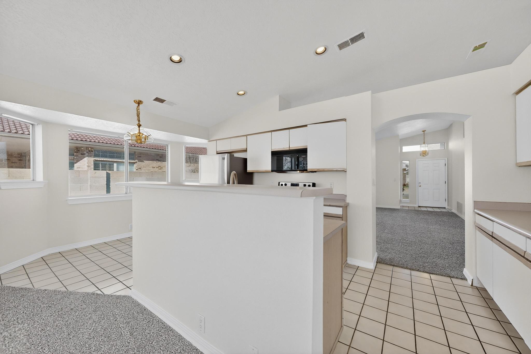 811 Bryce Canyon Street SE