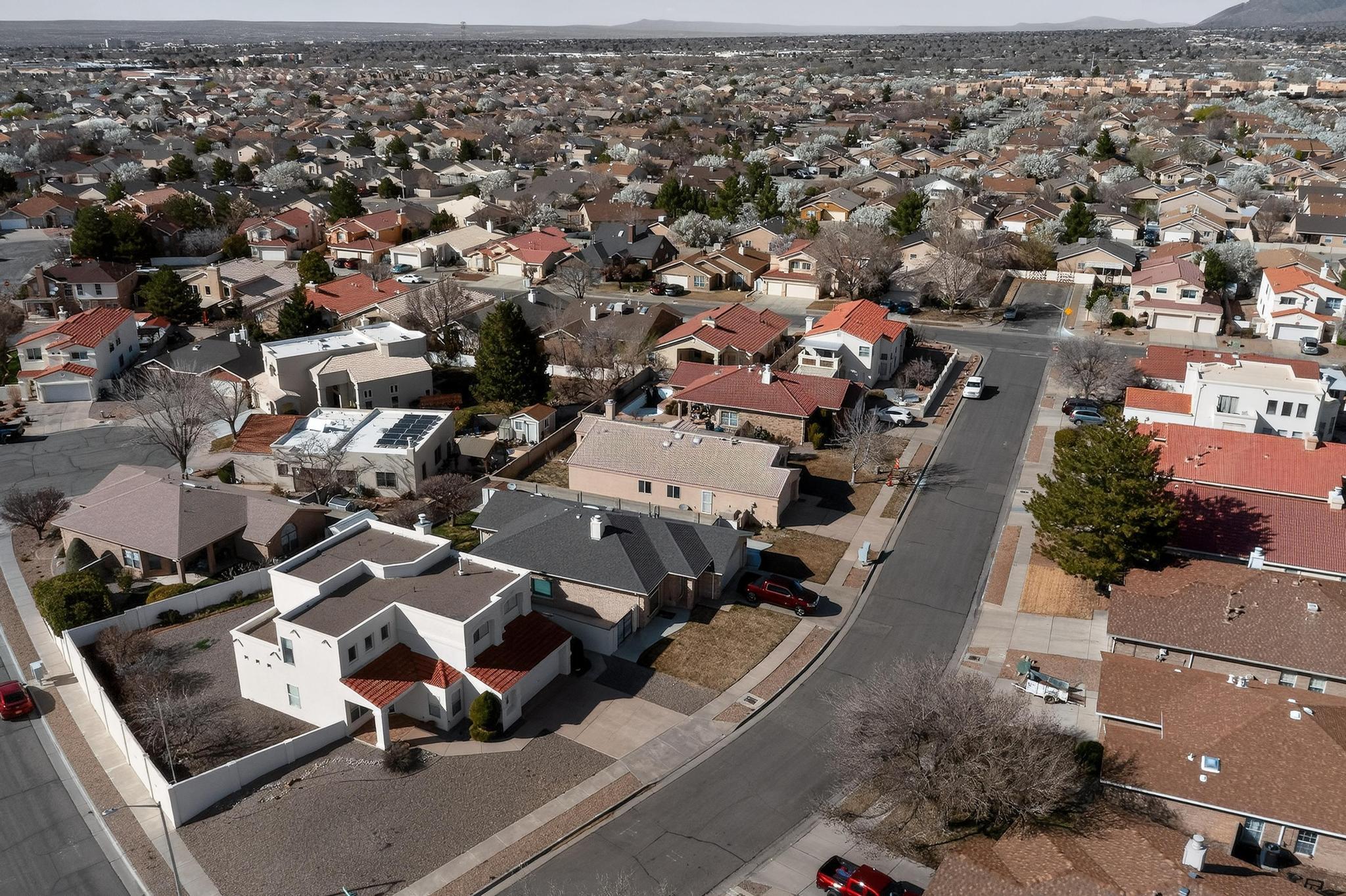 811 Bryce Canyon Street SE