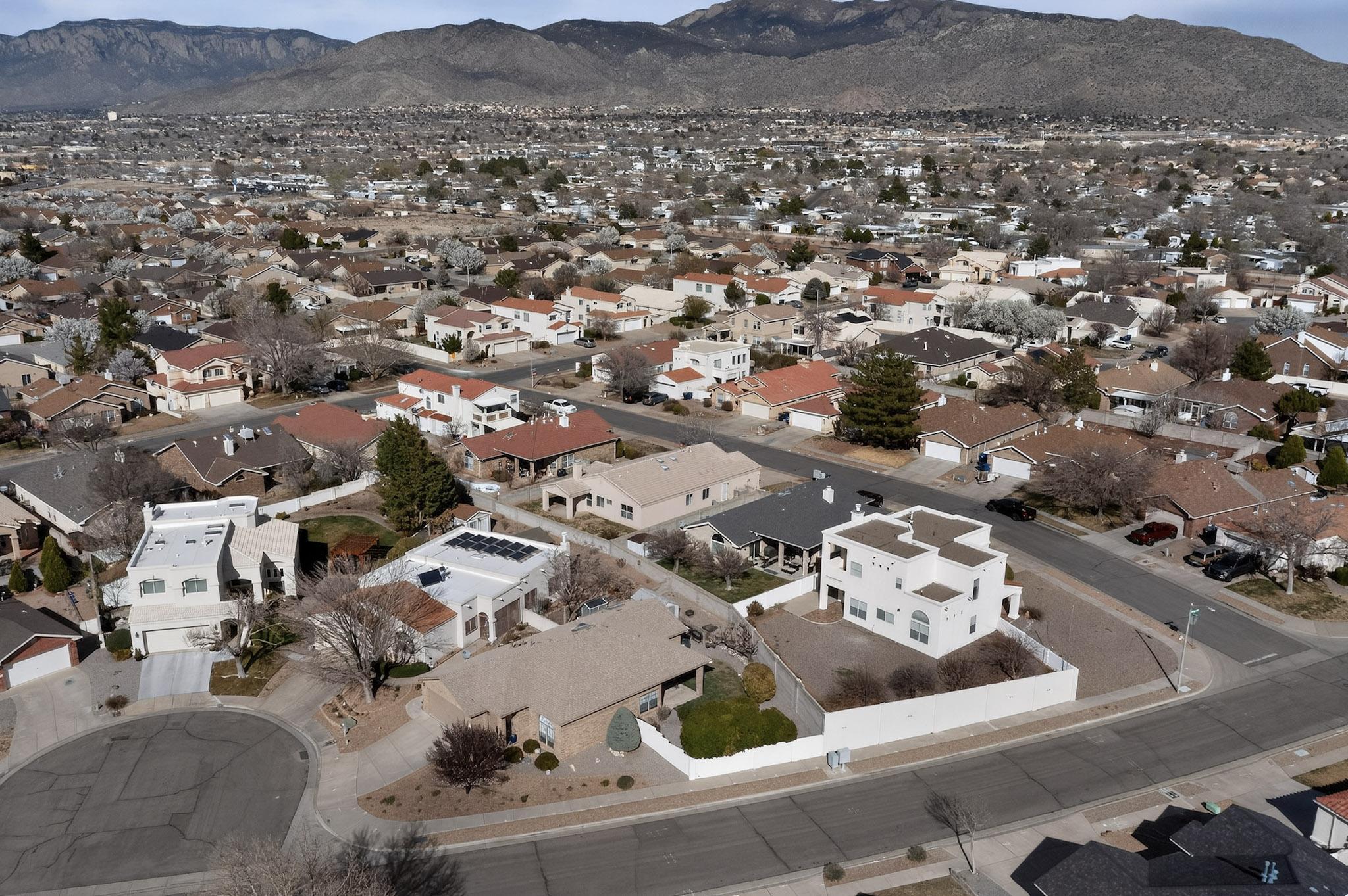 811 Bryce Canyon Street SE