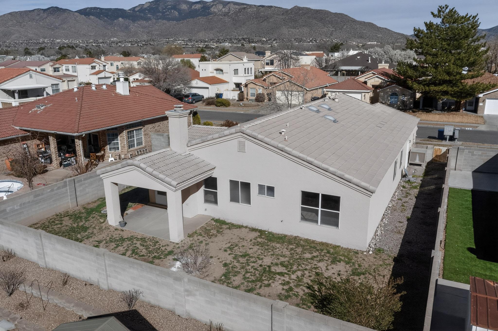 811 Bryce Canyon Street SE