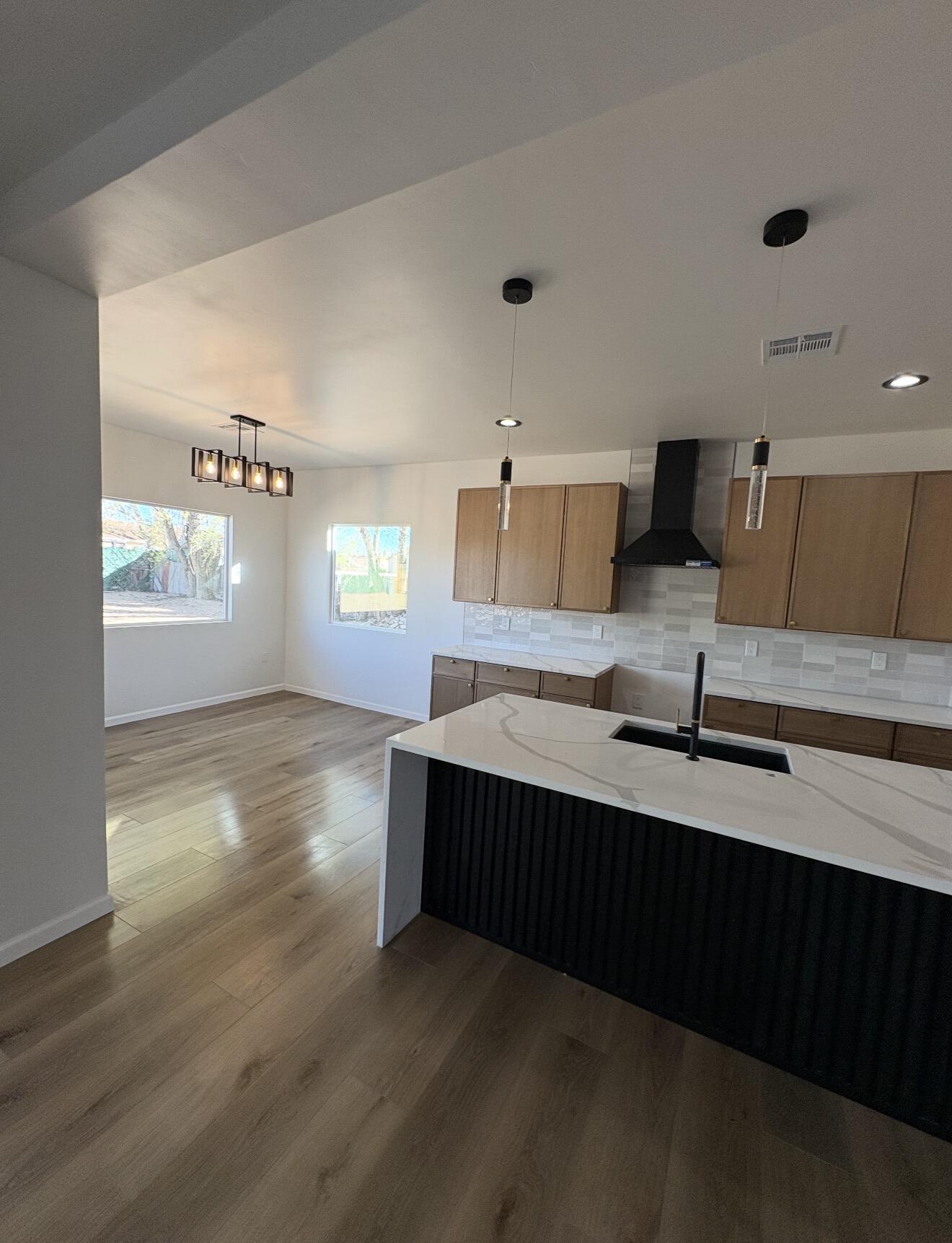 702 Rincon De Romos Drive SE