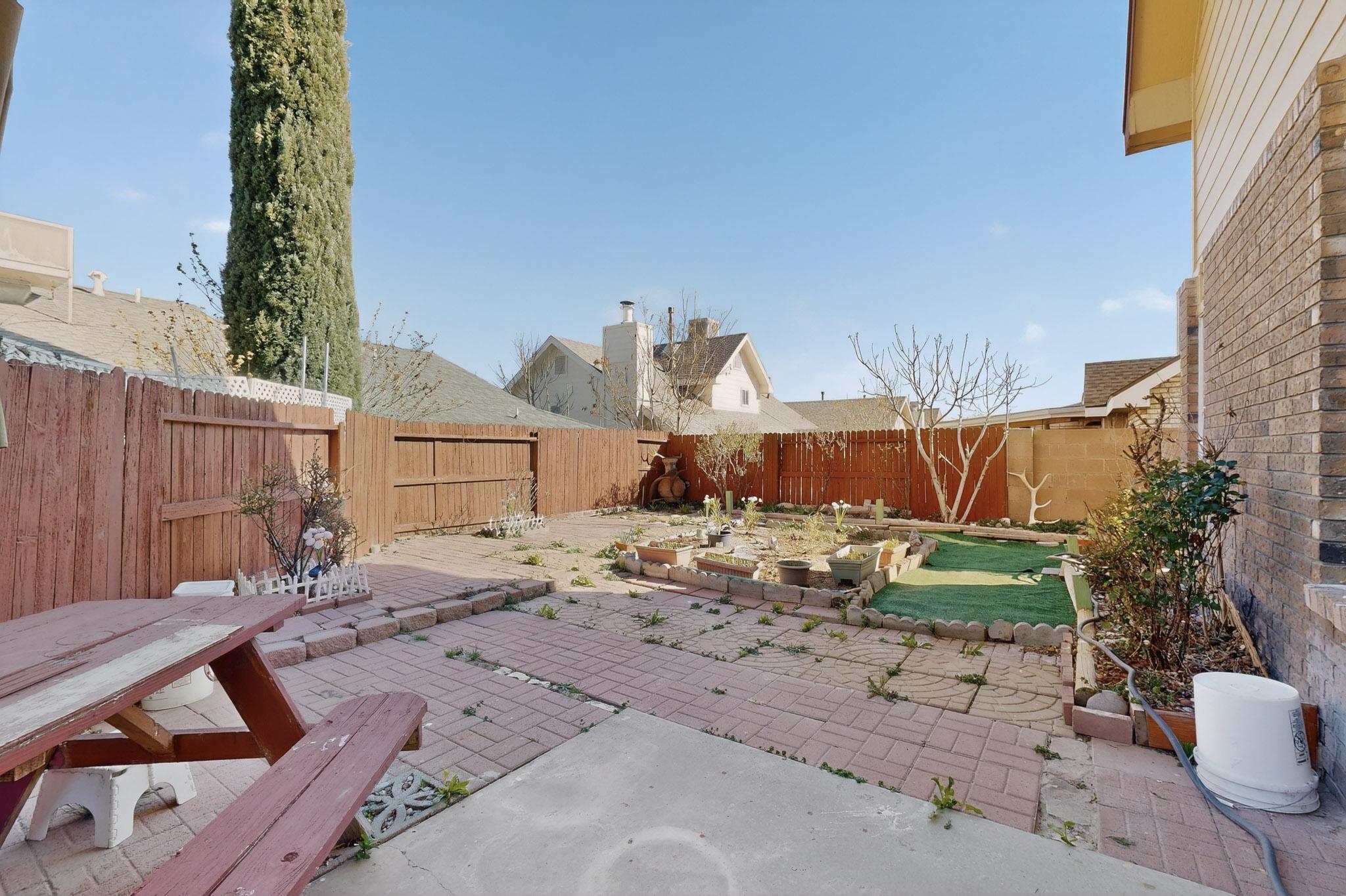 7824 Snowberry Street NW