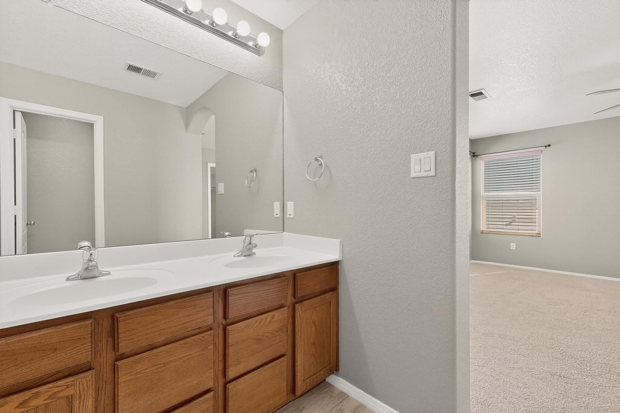 1328 Peppoli Loop SE