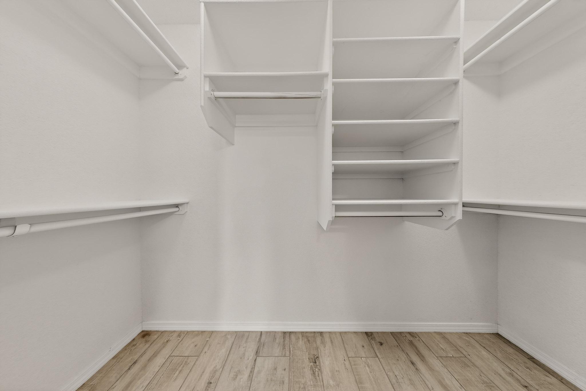 1328 Peppoli Loop SE