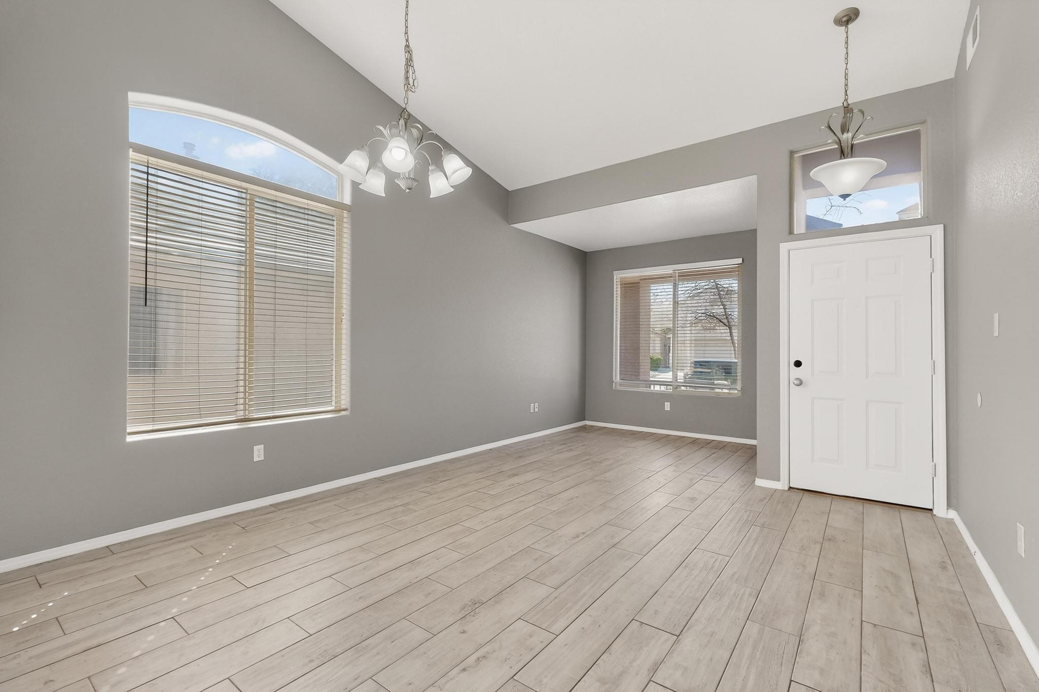 1328 Peppoli Loop SE