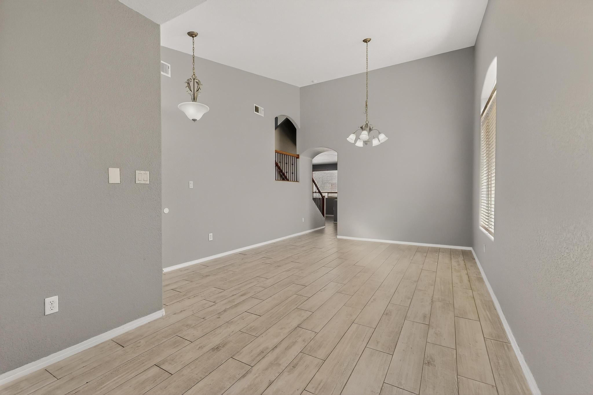 1328 Peppoli Loop SE