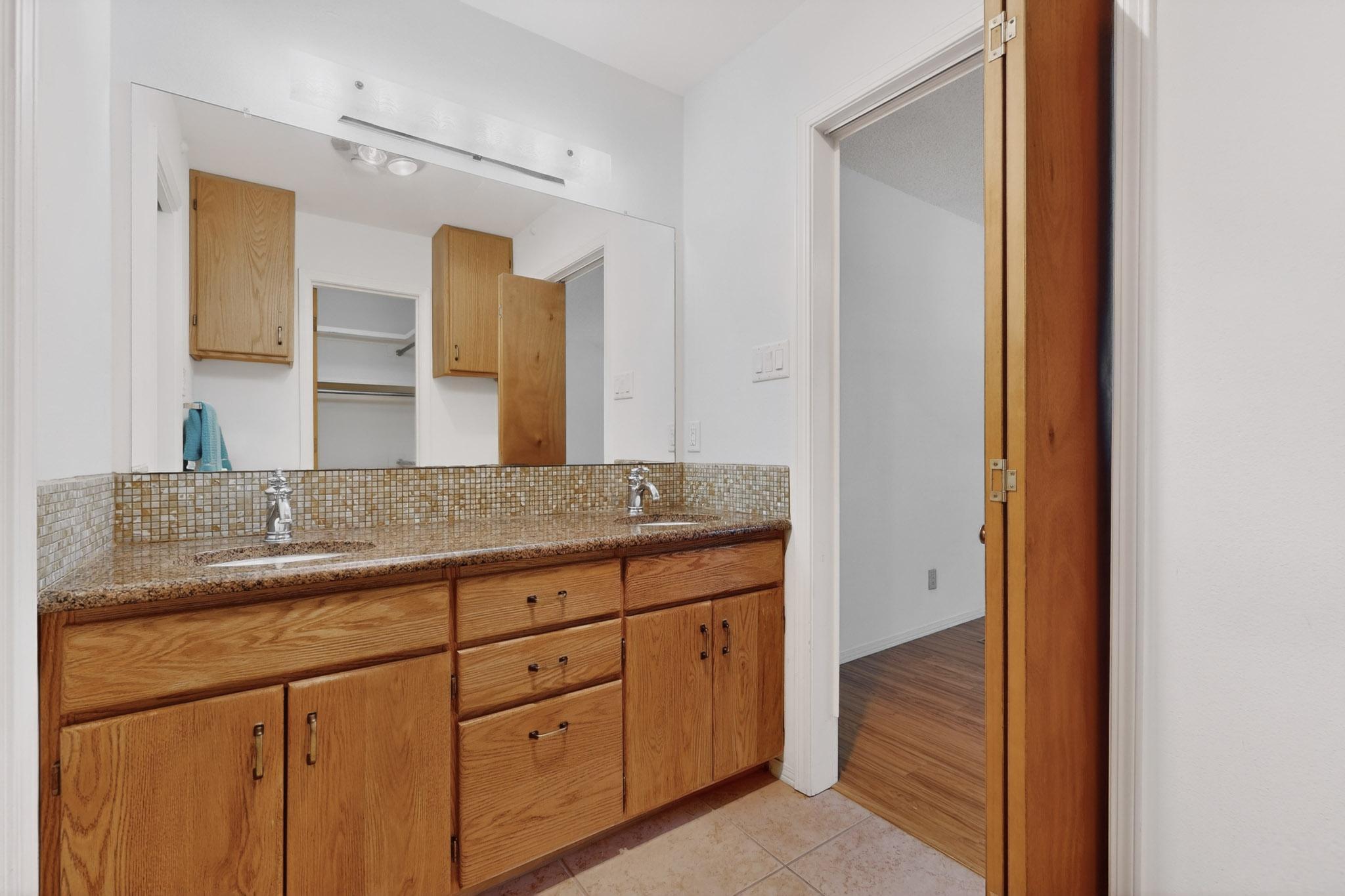 12016 Donna Court NE