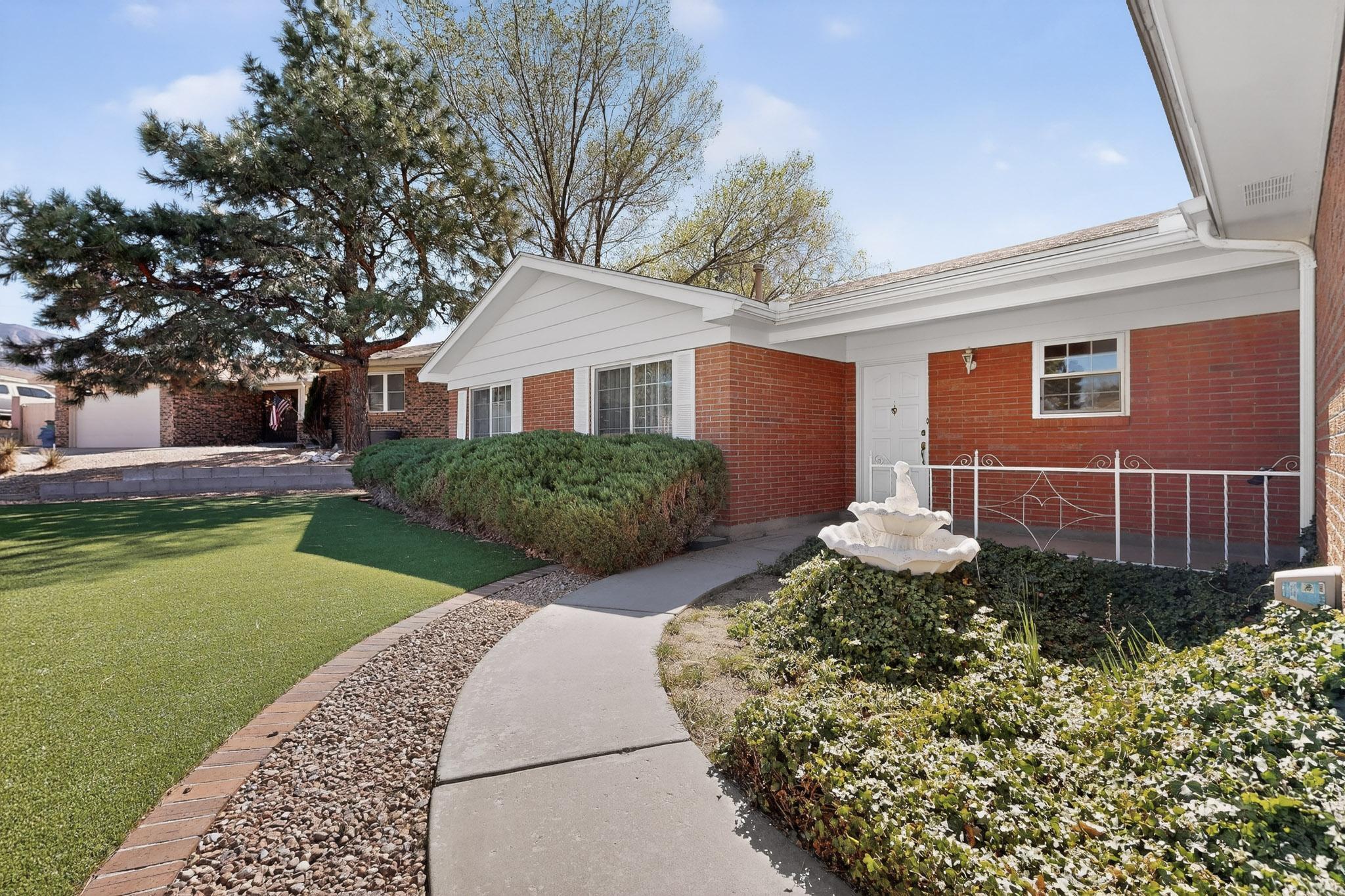 12016 Donna Court NE
