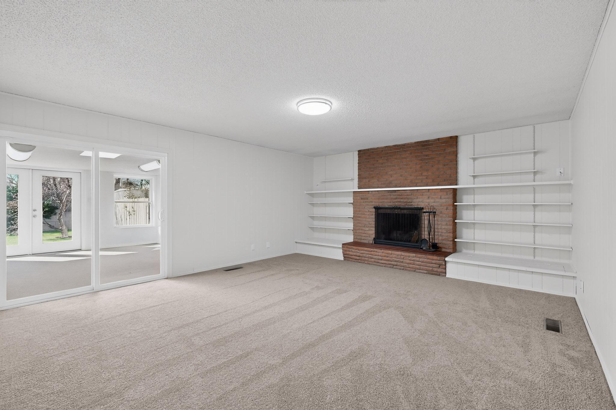 12016 Donna Court NE
