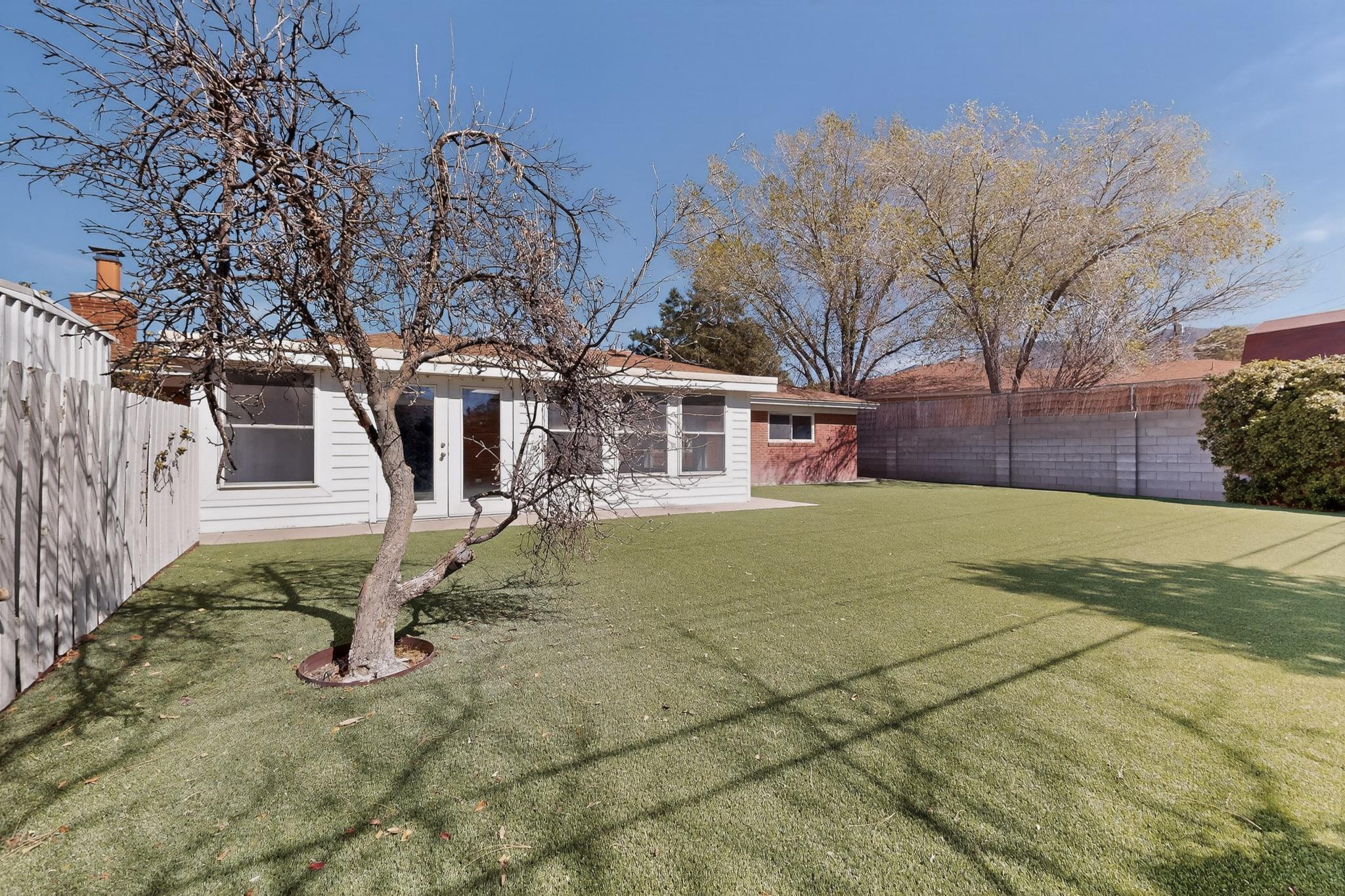 12016 Donna Court NE
