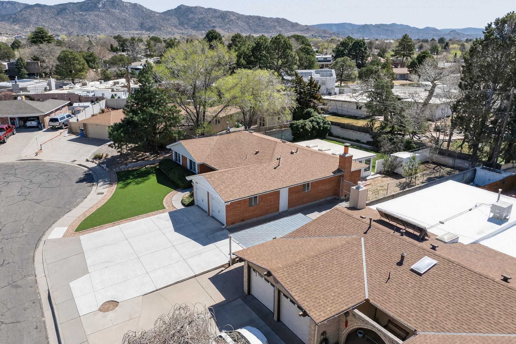 12016 Donna Court NE