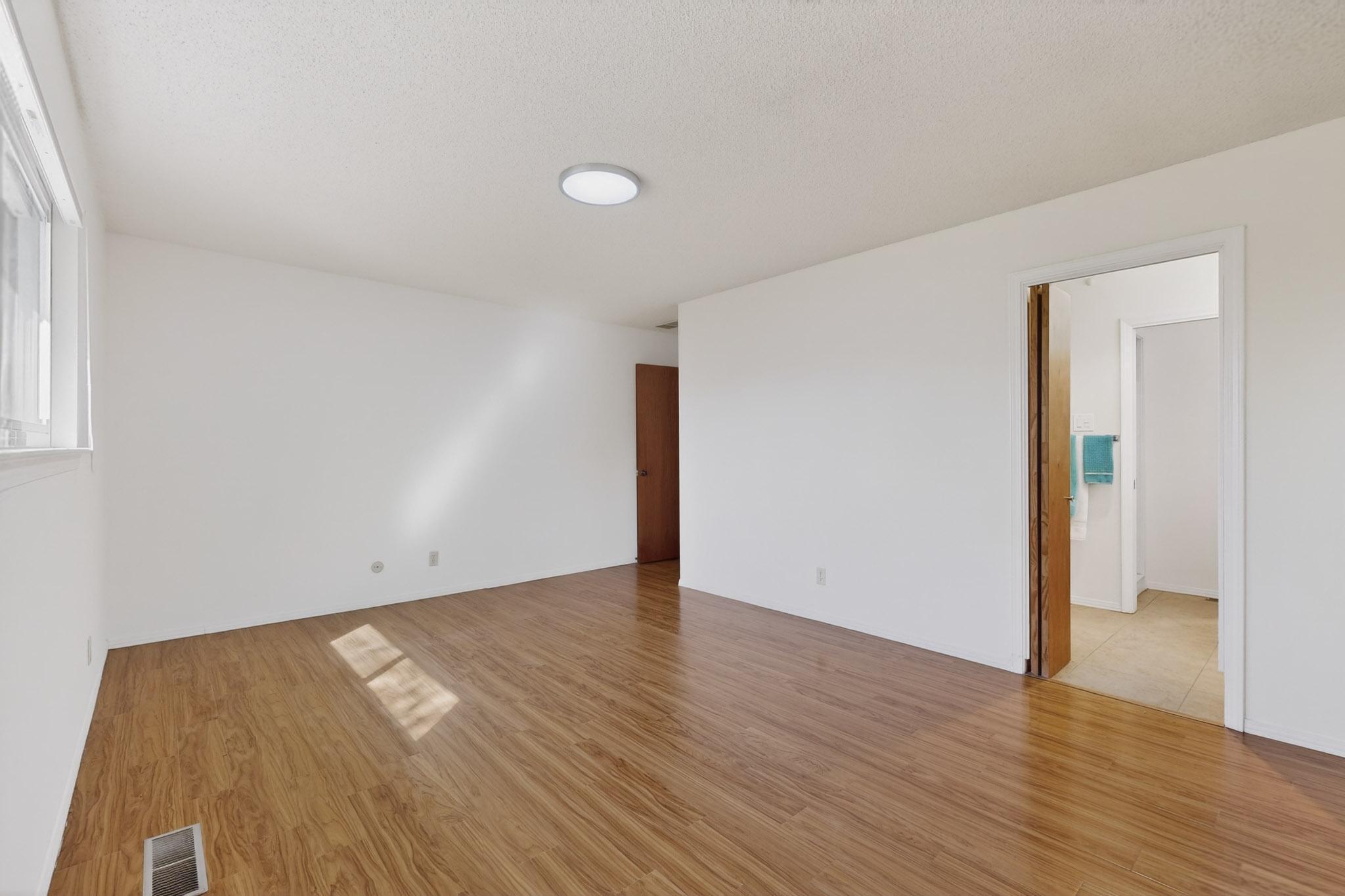 12016 Donna Court NE