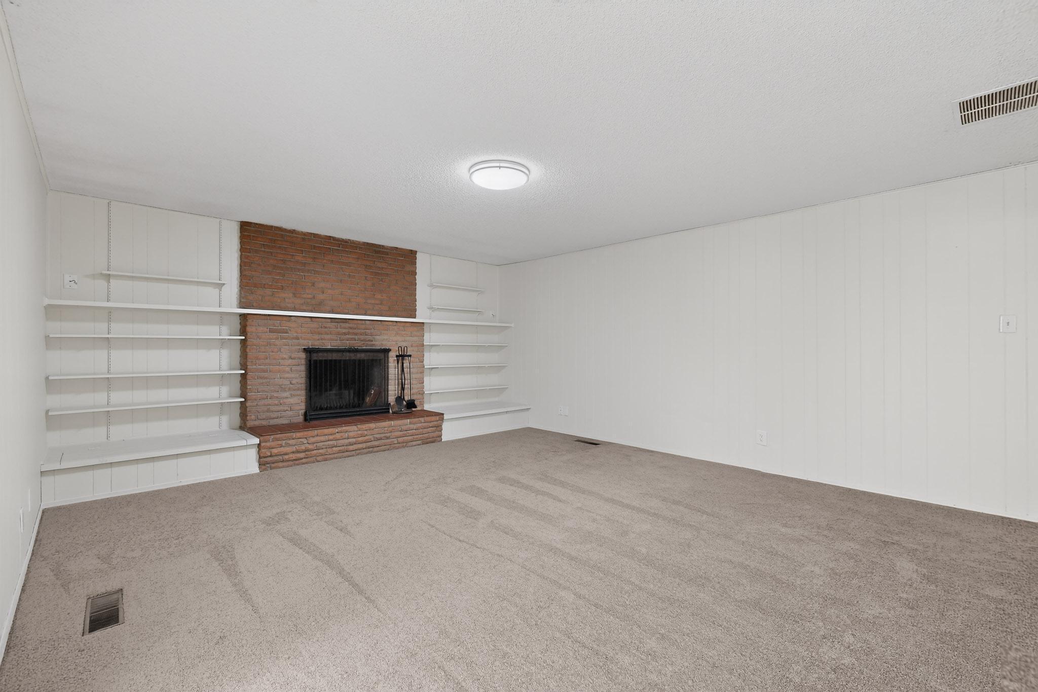 12016 Donna Court NE
