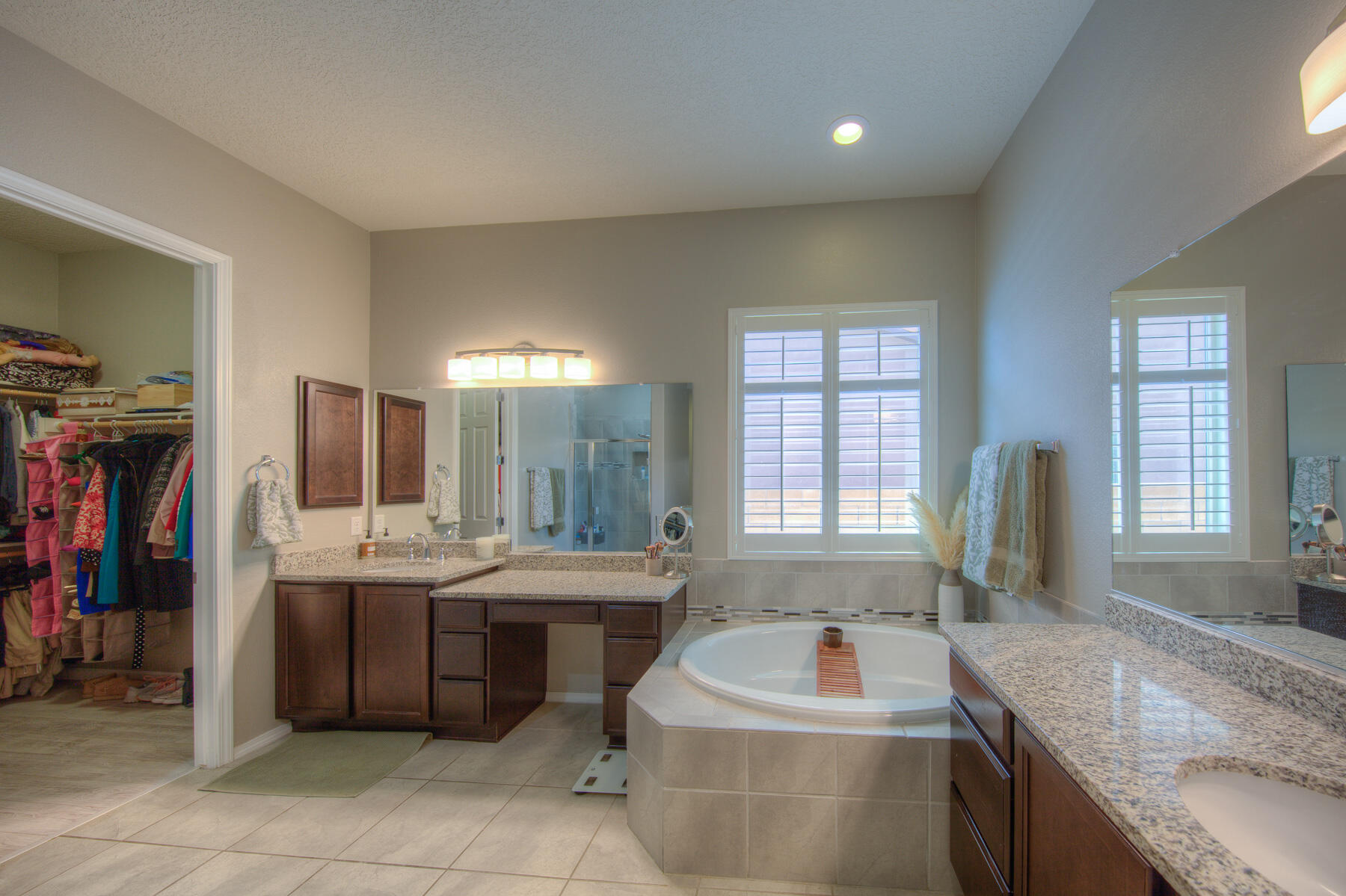 4014 Plaza Colina Lane NE