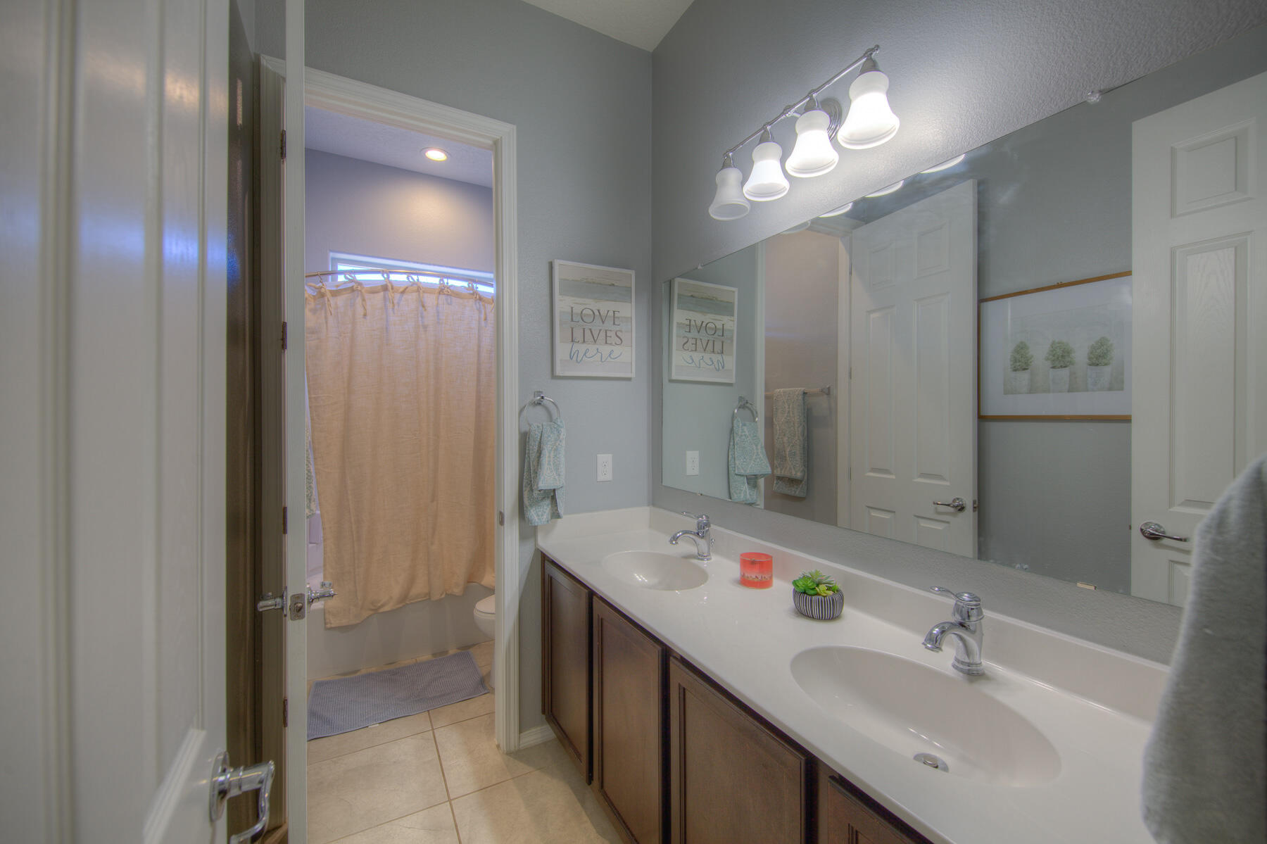 4014 Plaza Colina Lane NE