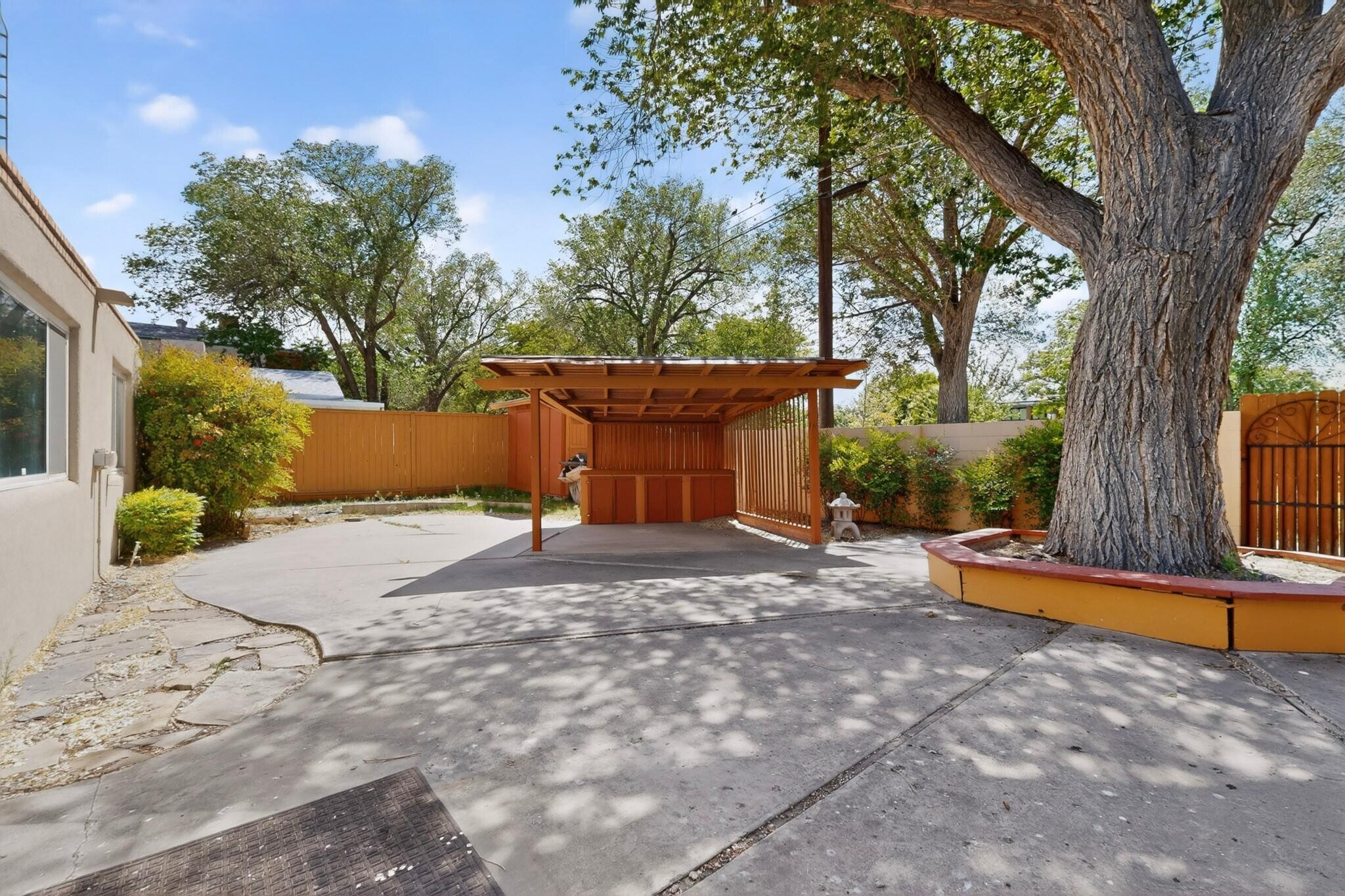 821 Solano Drive NE