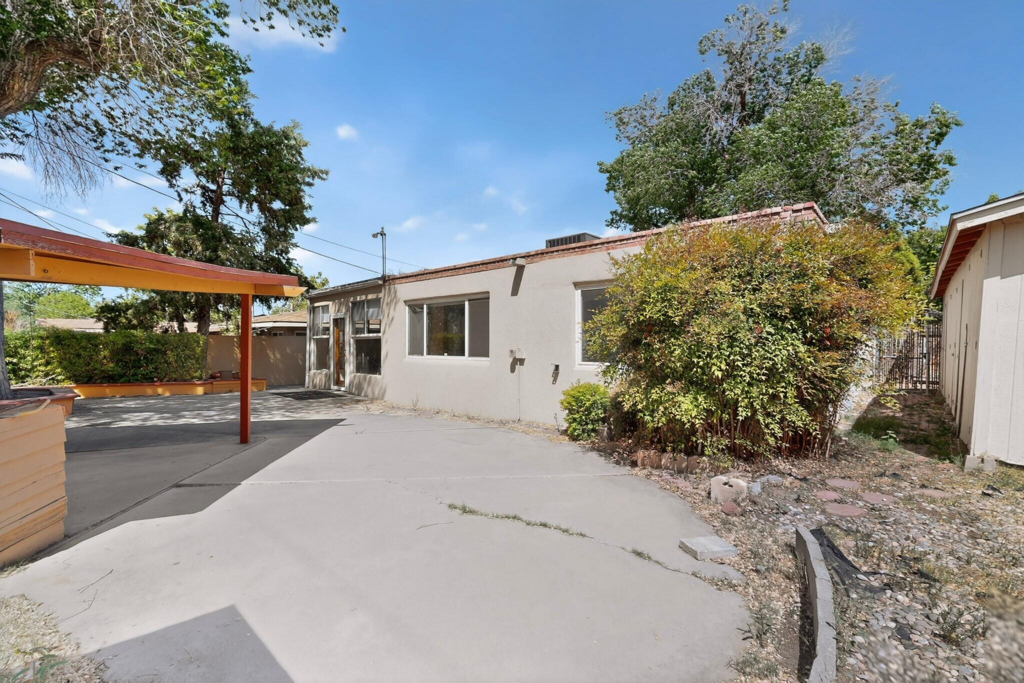 821 Solano Drive NE
