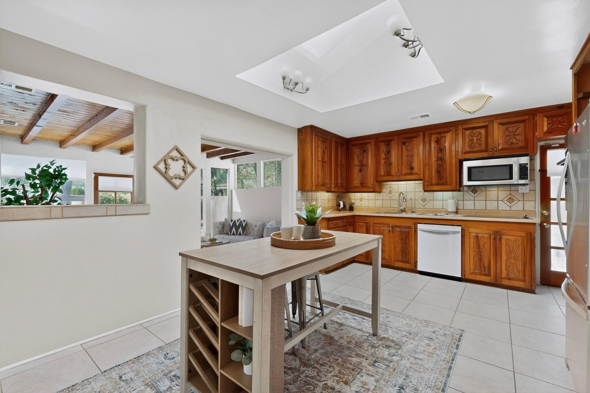 821 Solano Drive NE