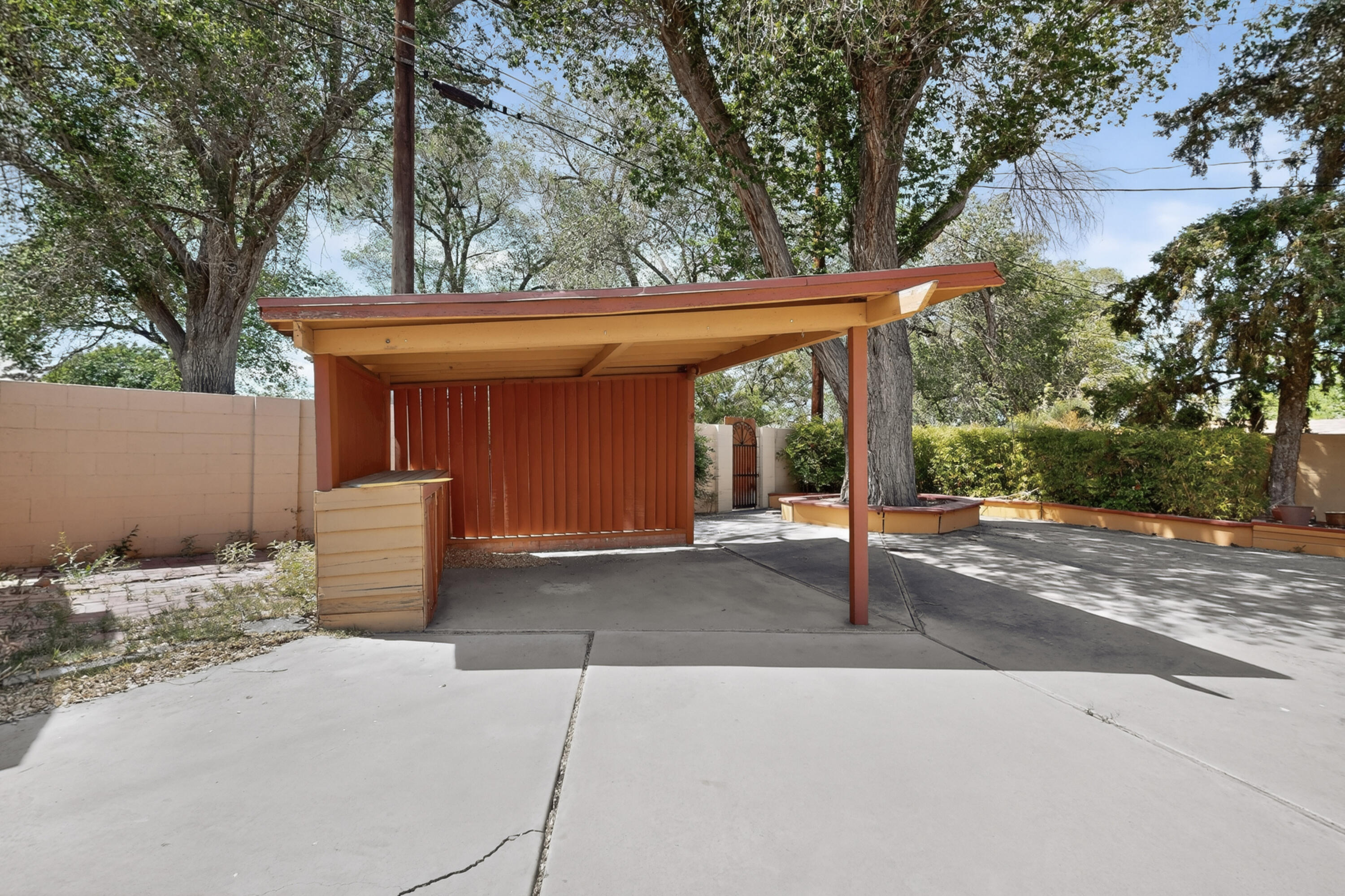 821 Solano Drive NE