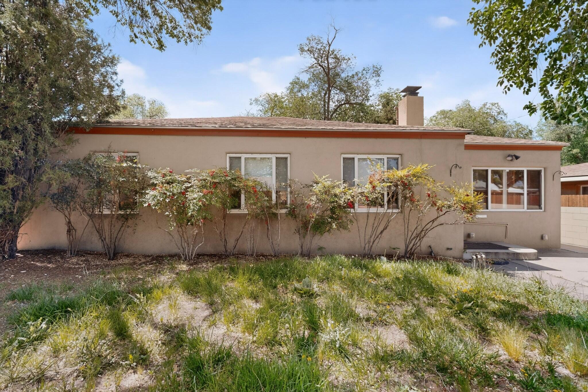 821 Solano Drive NE
