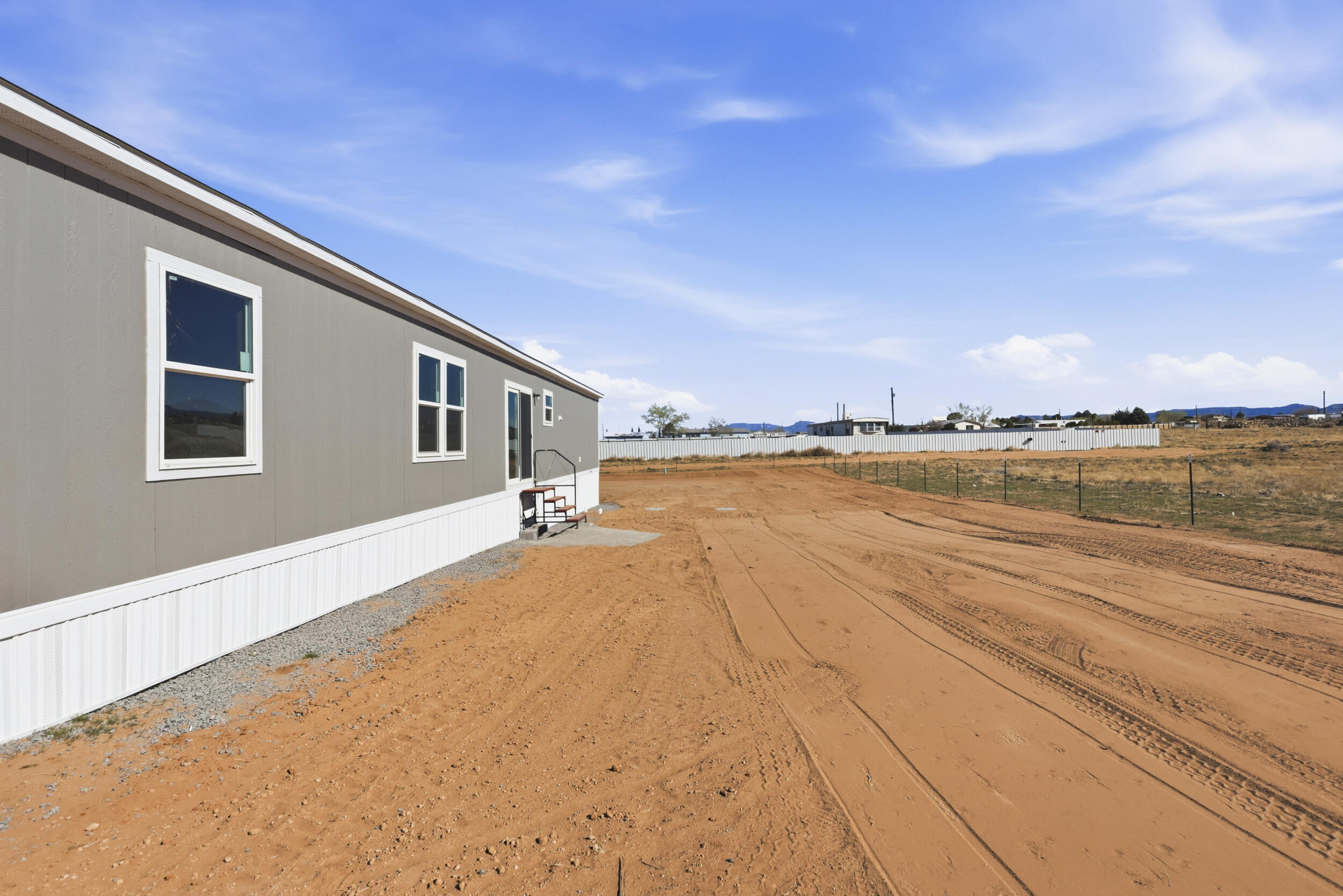 4 Meadowlake Lane