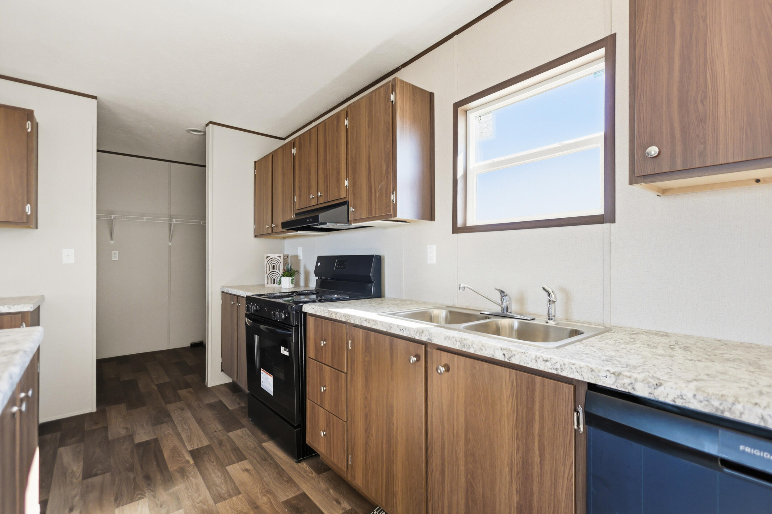 4 Meadowlake Lane