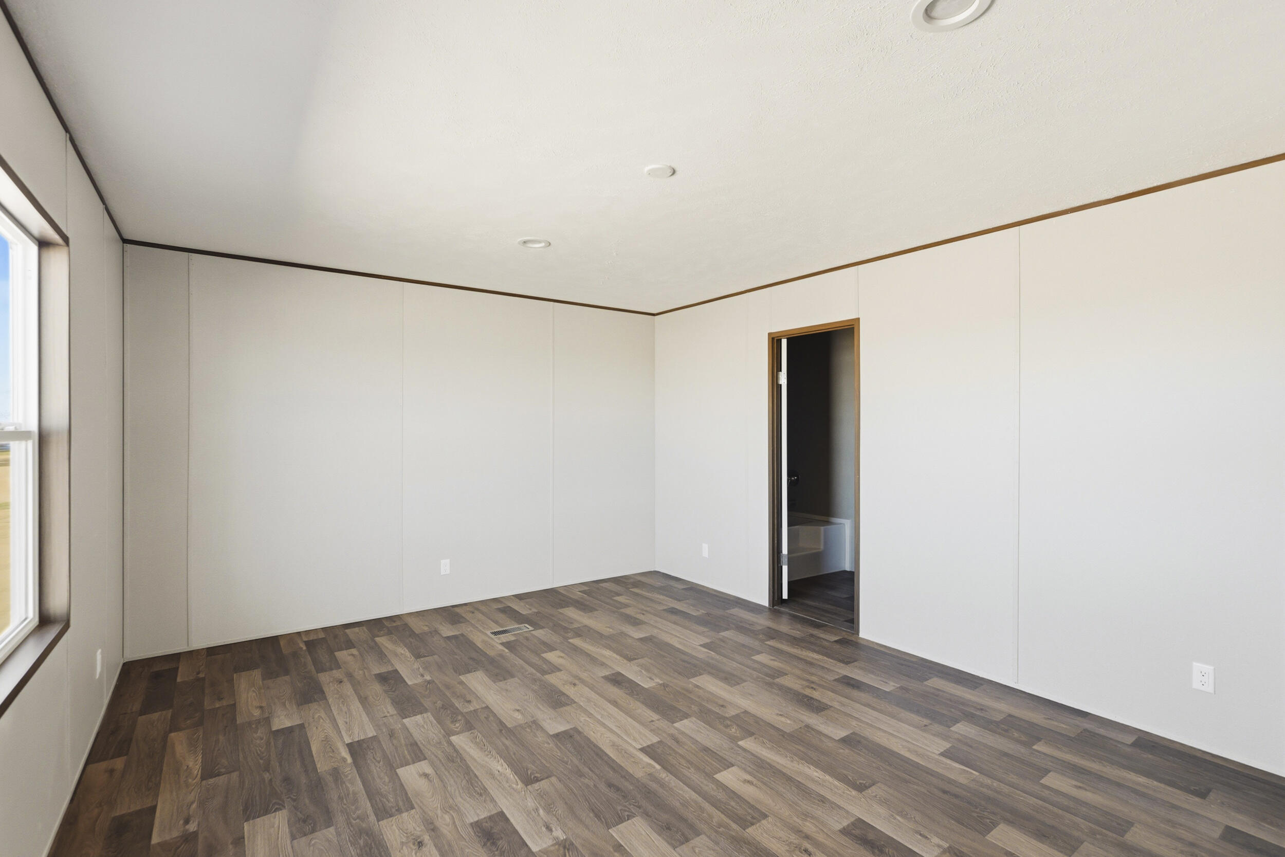 4 Meadowlake Lane