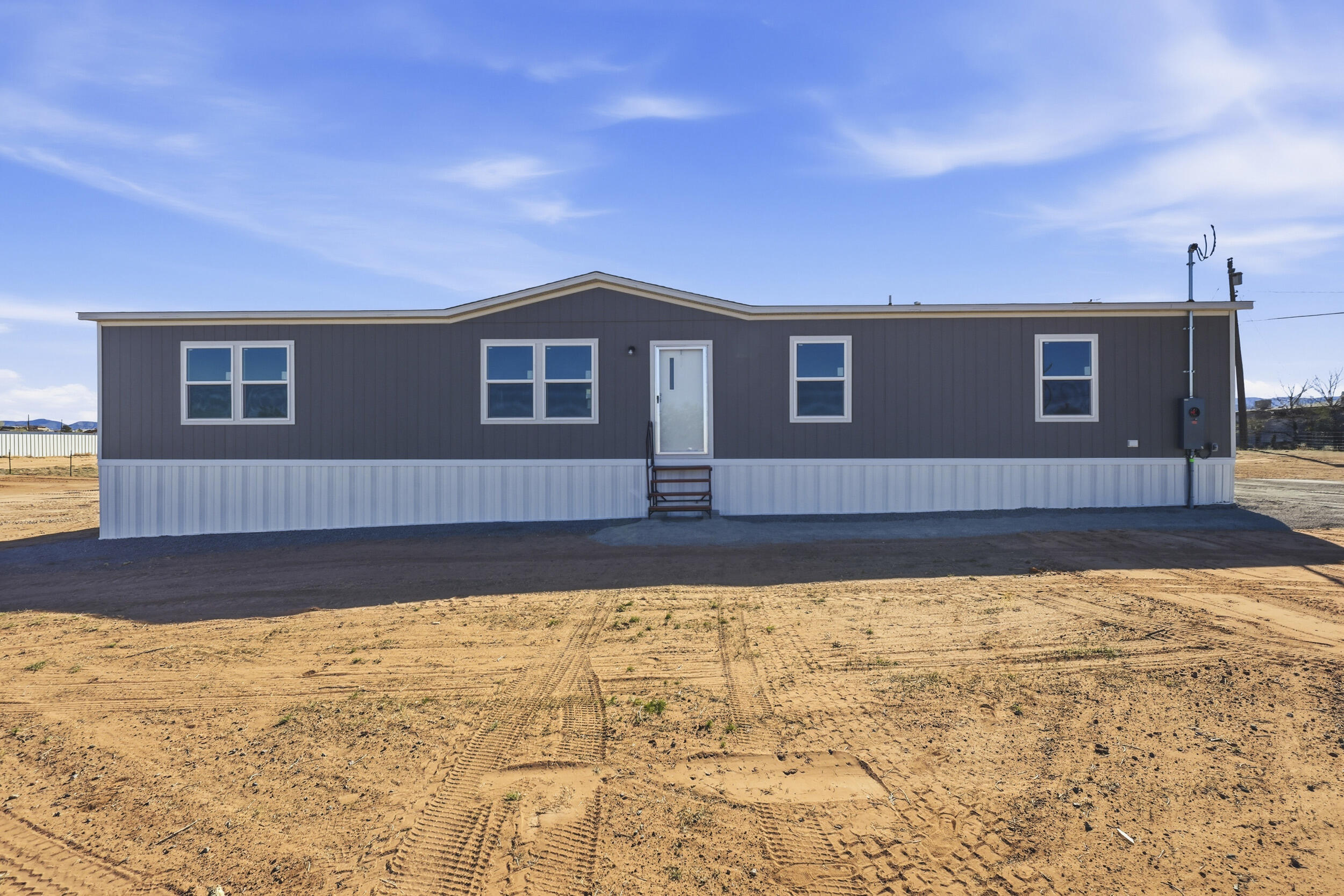 4 Meadowlake Lane