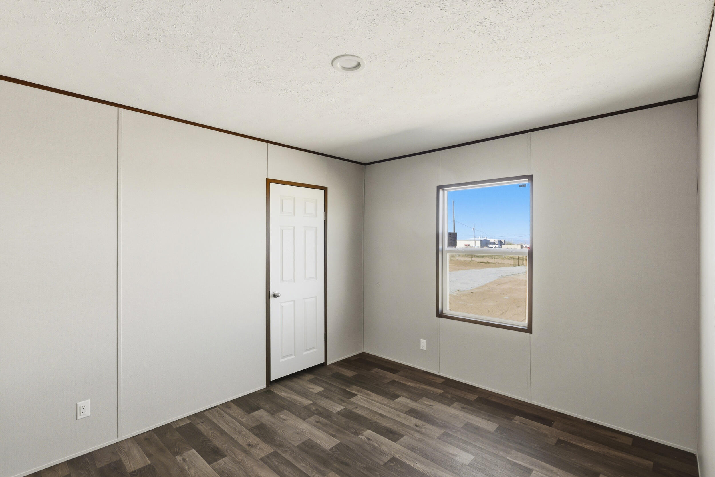 4 Meadowlake Lane