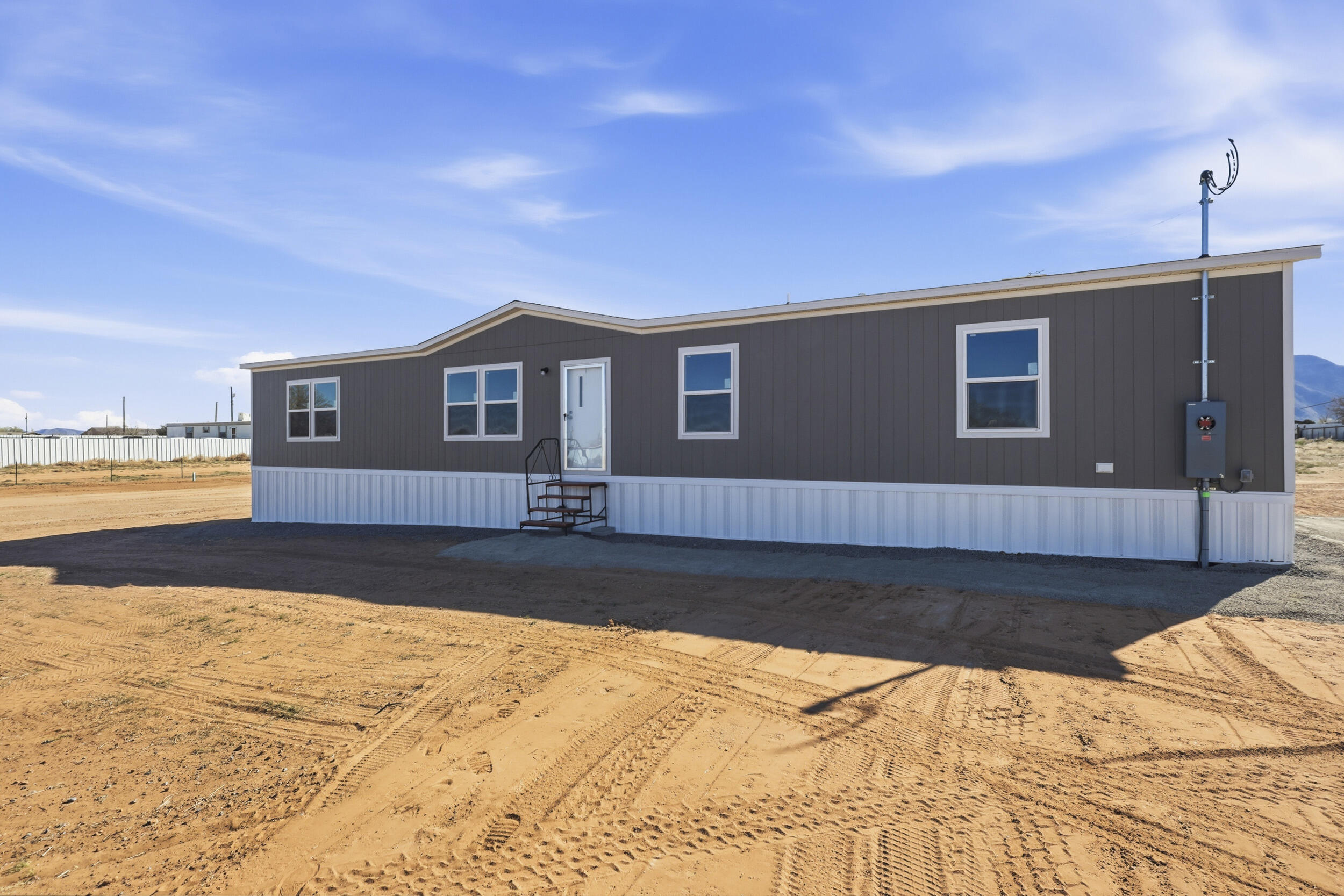 4 Meadowlake Lane
