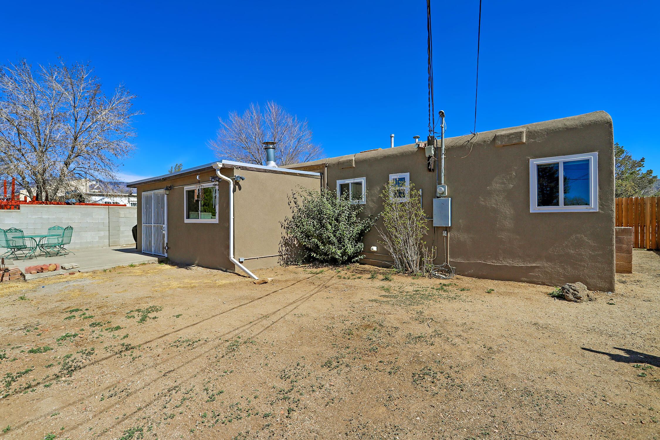 1113 June Street NE
